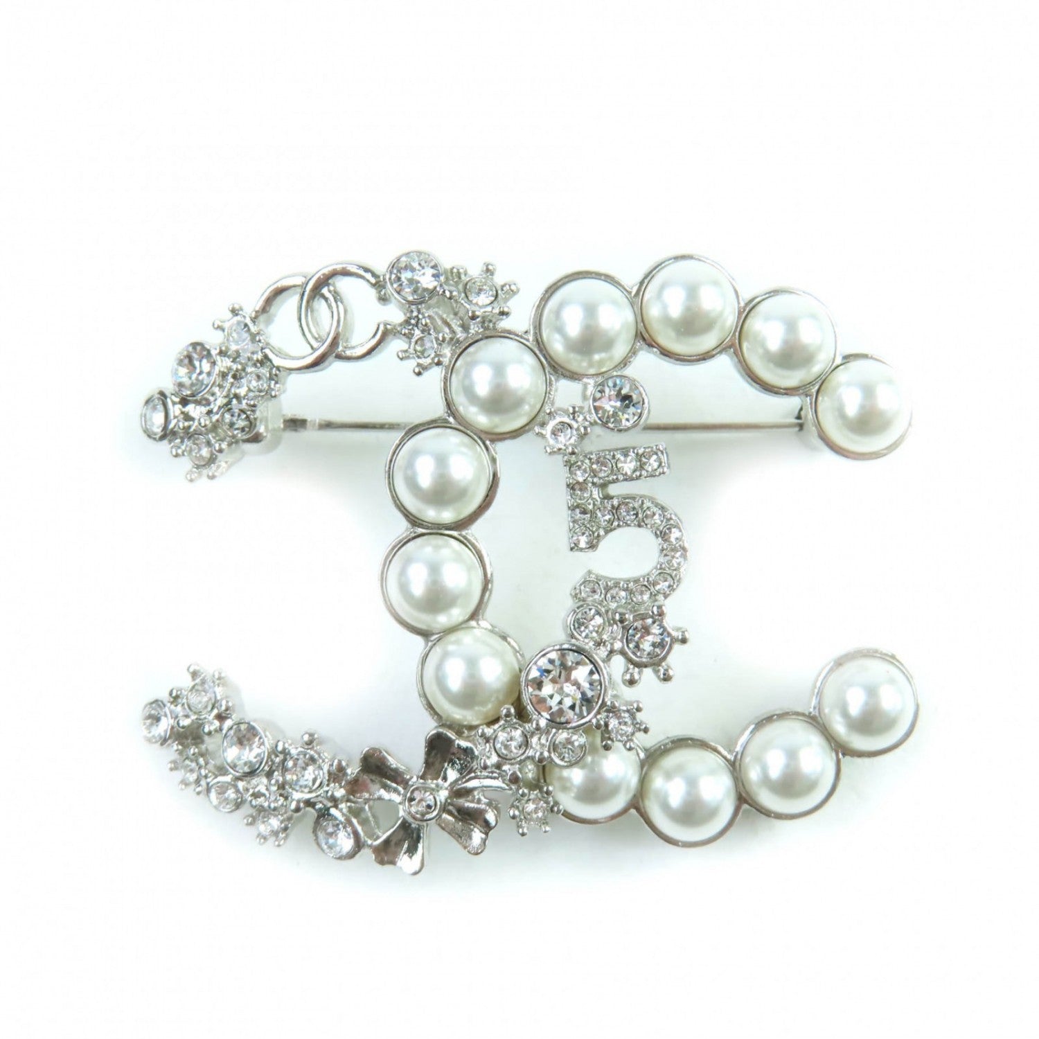 Chanel Brooch B23P Ã£  ¼ White Silver Handbag