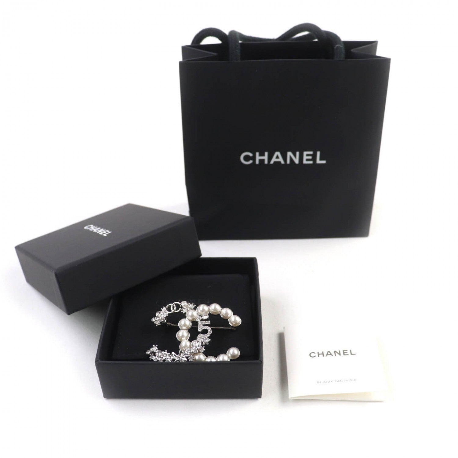 Chanel Brooch B23P Ã£  ¼ White Silver Handbag