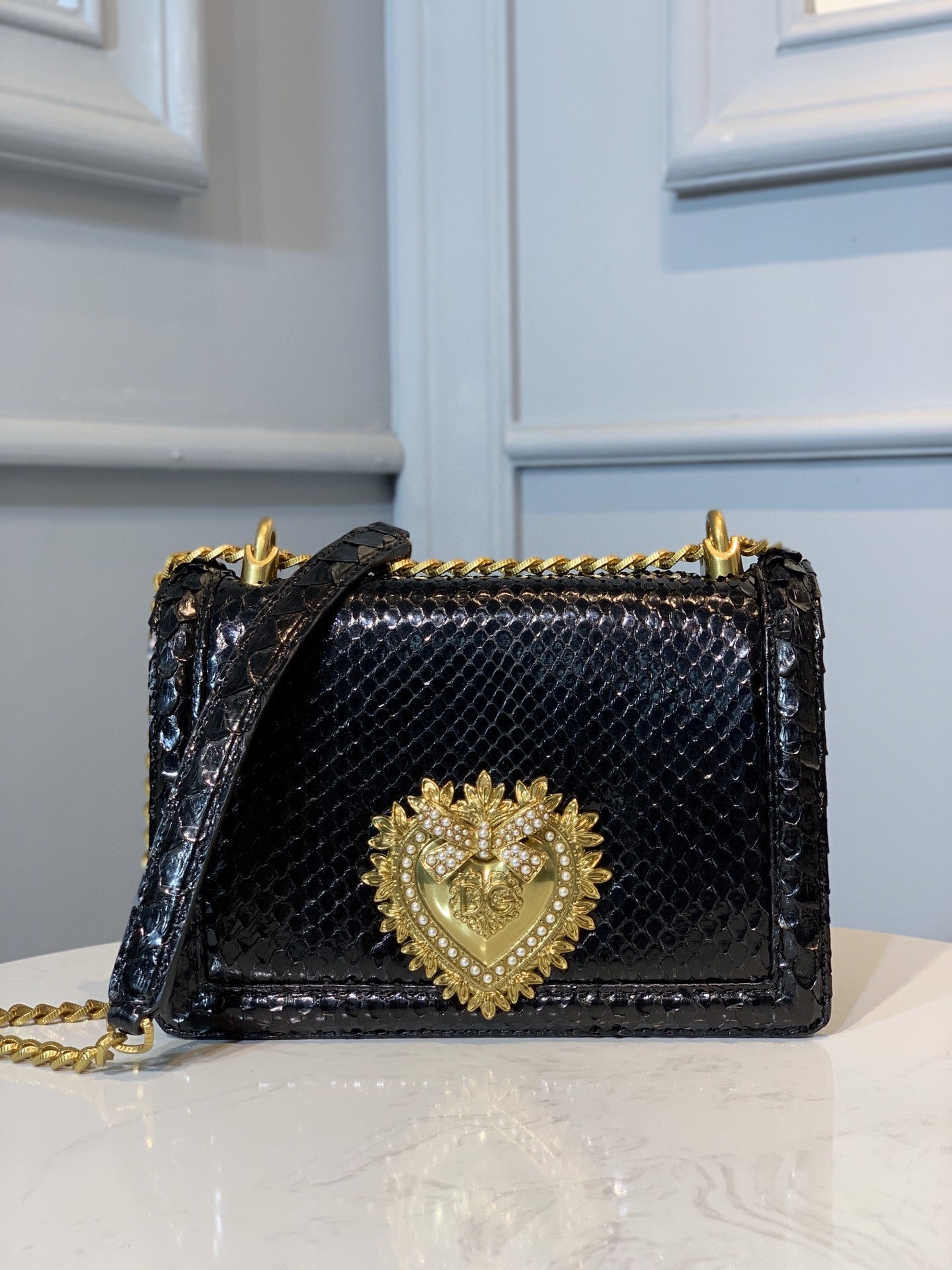 Metop Qualityum Devotion Black Crossbody Bag
