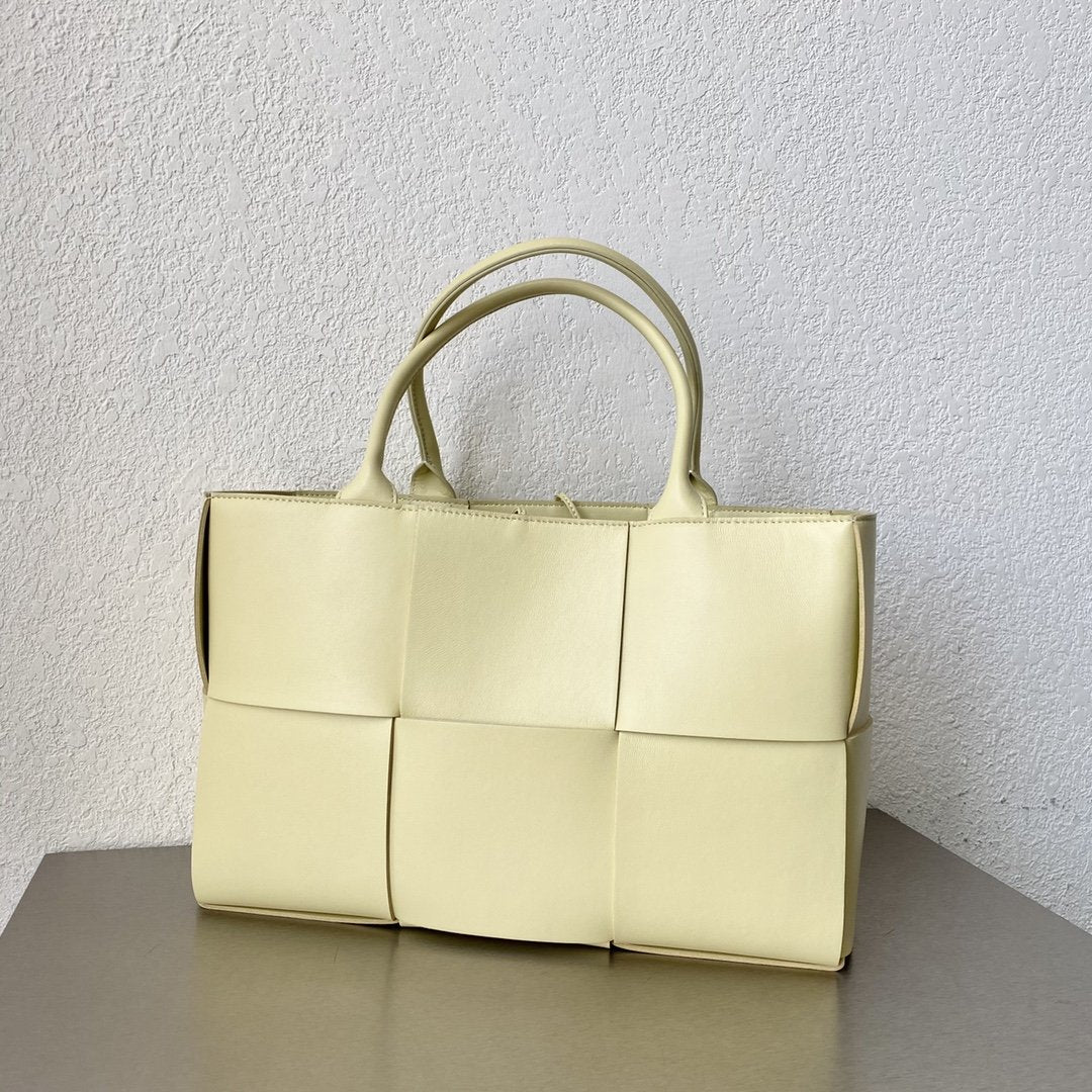 Top Quality Arco Tote Bag For Women Cream