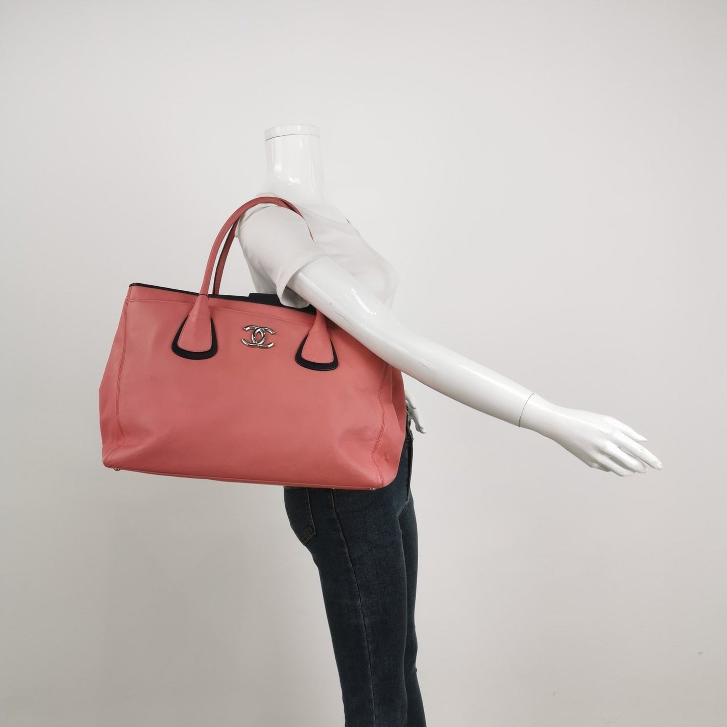 Chanel Cerf Executive Black Pink Leather Tote Bag