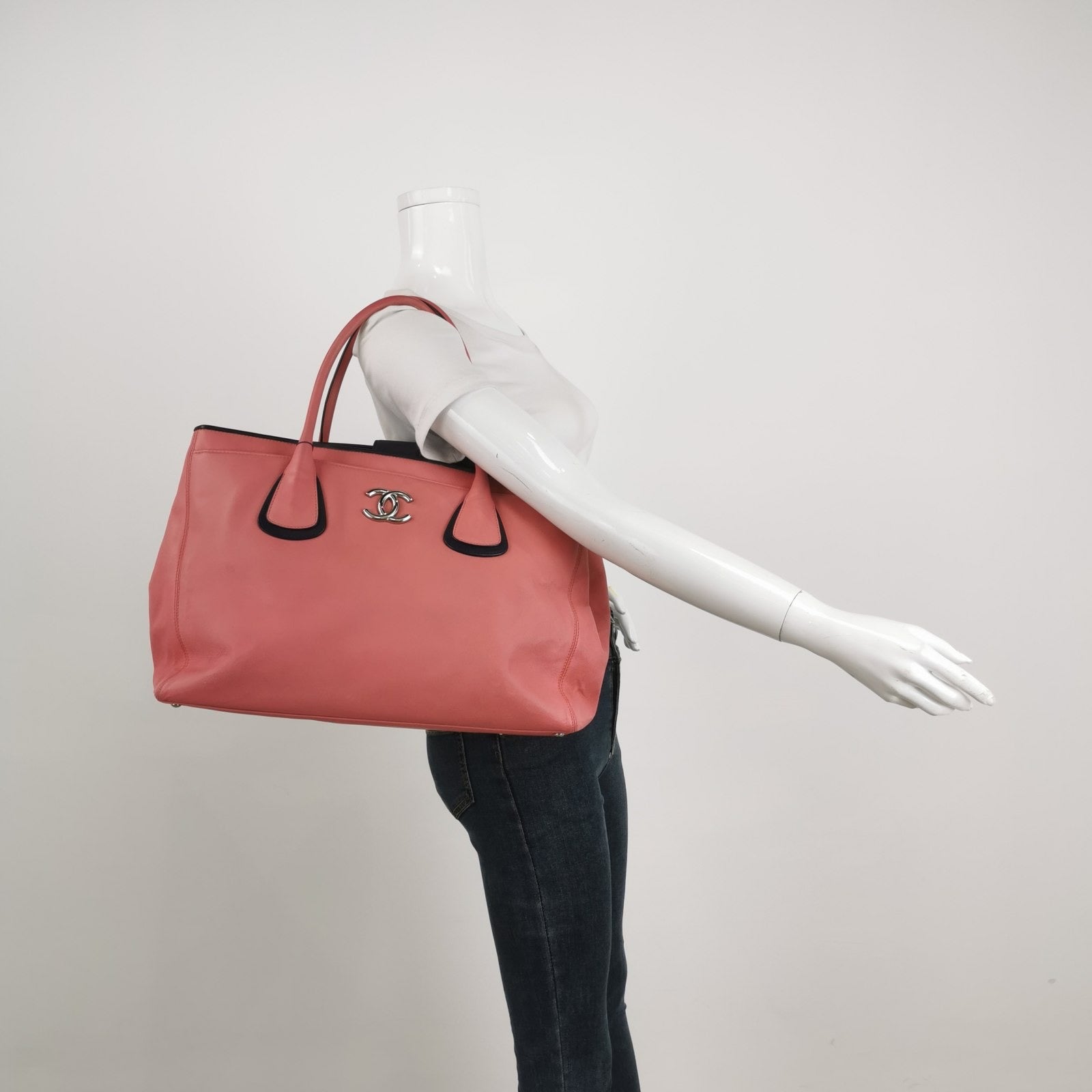 Chanel Cerf Executive Black Pink Leather Tote Bag