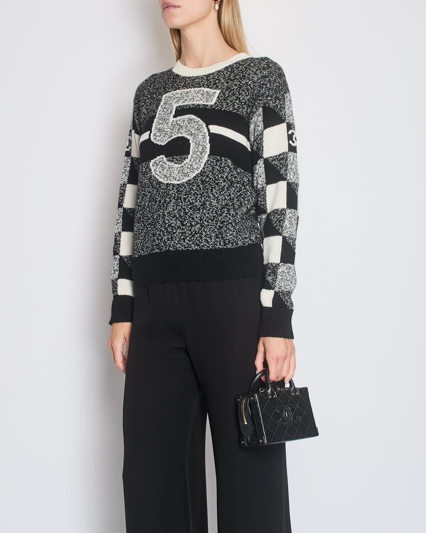 Chanel Black No5 Round Neck Cashmere Jumper With Cc Detail Size Fr 38 (Uk 10) Bag