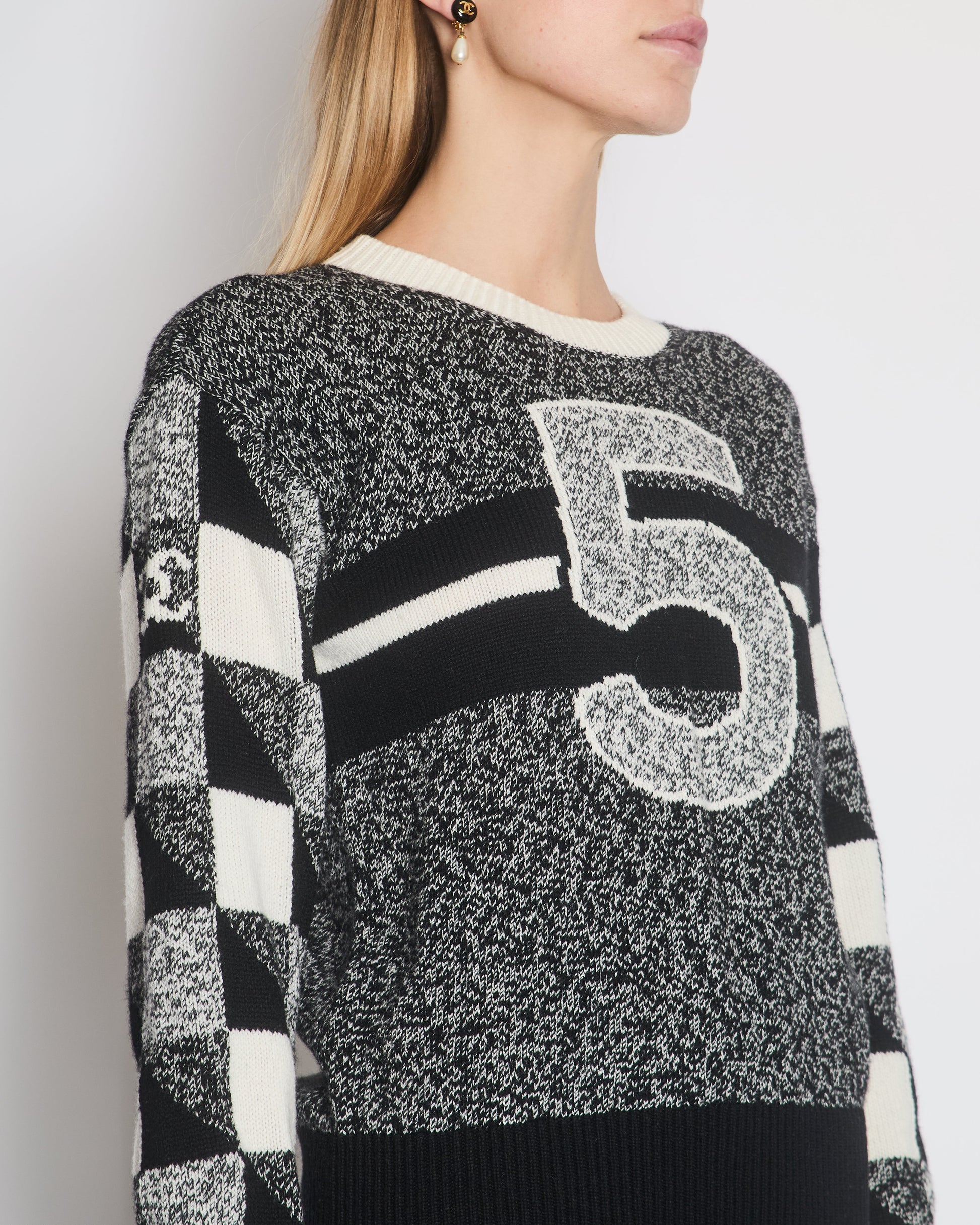 Chanel Black No5 Round Neck Cashmere Jumper With Cc Detail Size Fr 38 (Uk 10) Bag