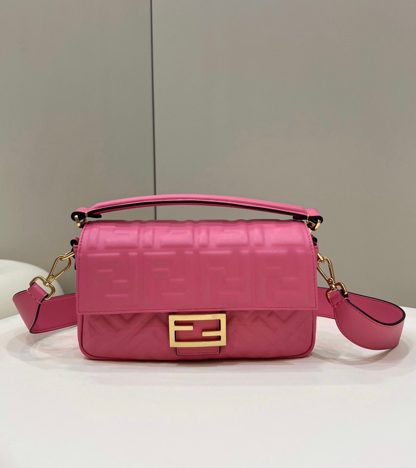 Fendi Top QualityTop Quality Baguette , Pink FF Crossbody Bag