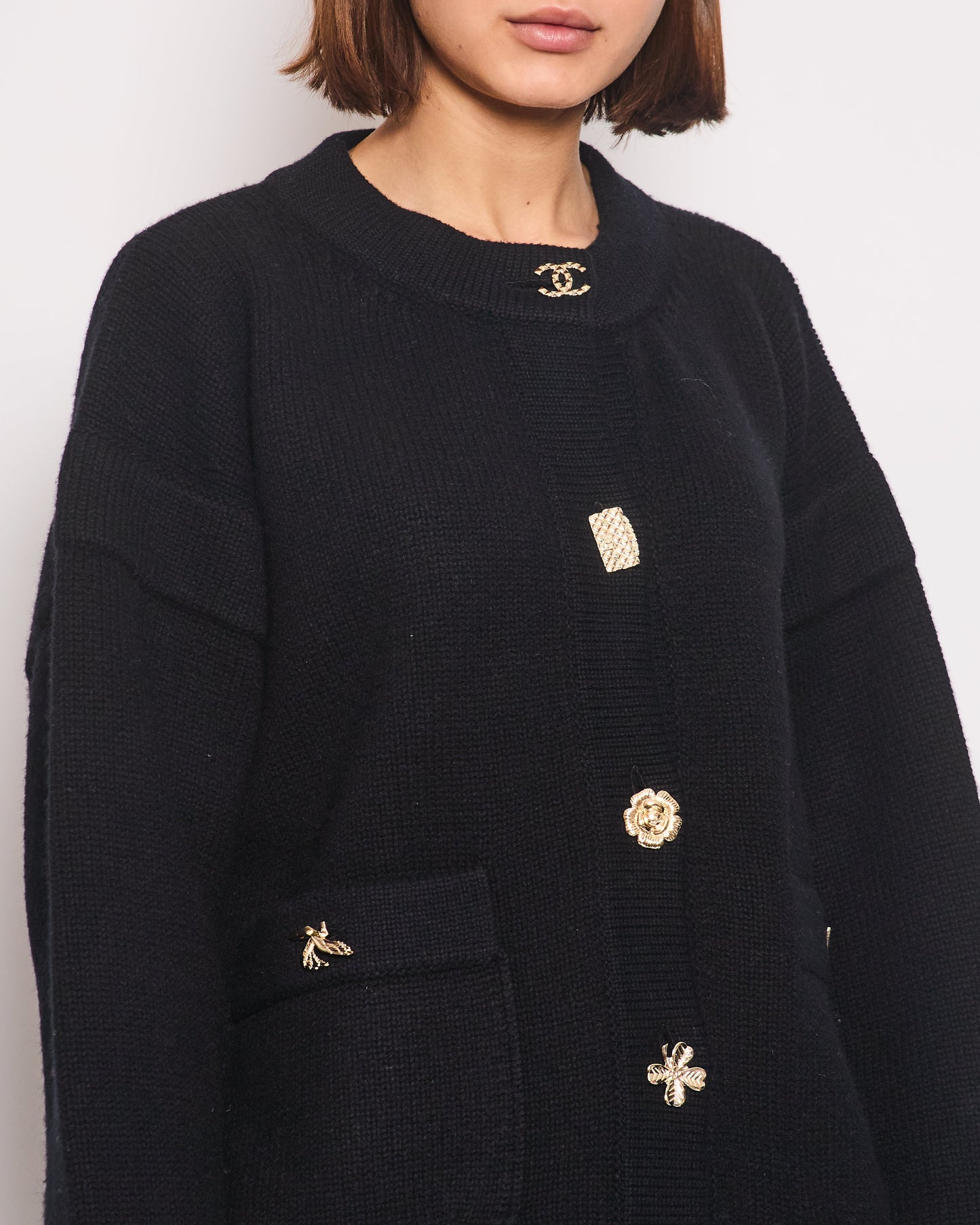 Chanel 22B Black Cashmere Knit Long Sleeve igan with Gold Charm Buttons Size FR 38 (UK 10) RRP ¬£4350