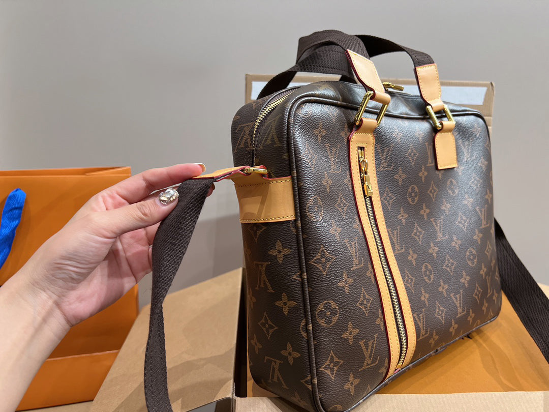 EN - Luxury LUV 772 Travel Bag
