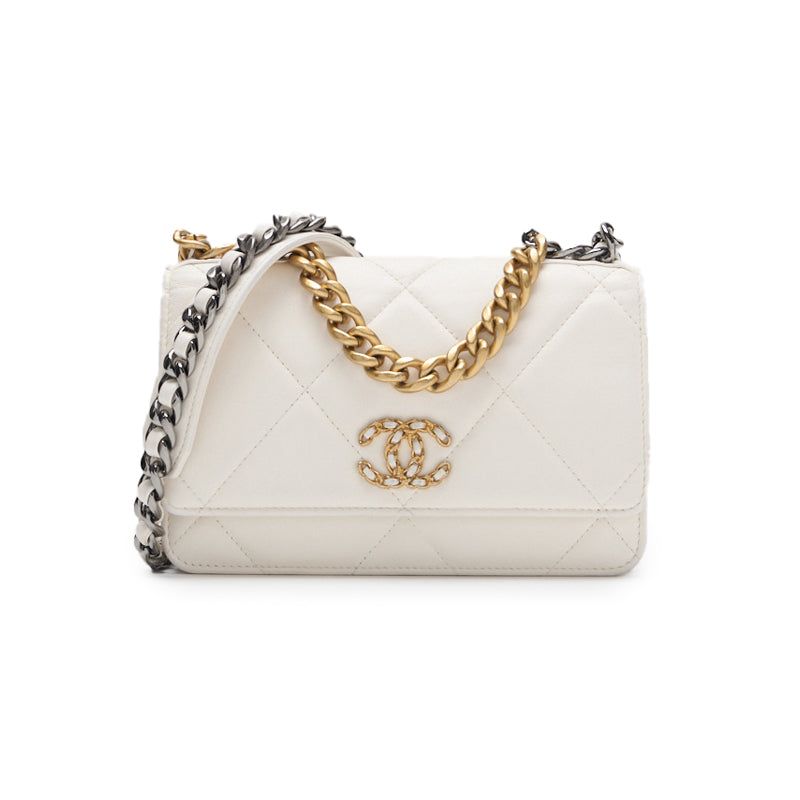 CHANEL ?CHANEL? CHANEL 19 Matrasse Chain Wallet  White (Gen  Silver Gold)  Wallet  ? Delivery? Khao Yamamoto Online