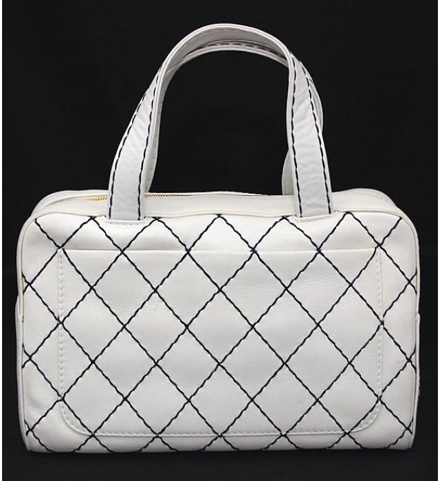 Chanel Wild Stitch Handbag × Navy Stitch G White