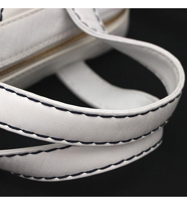 Chanel Wild Stitch Handbag × Navy Stitch G White