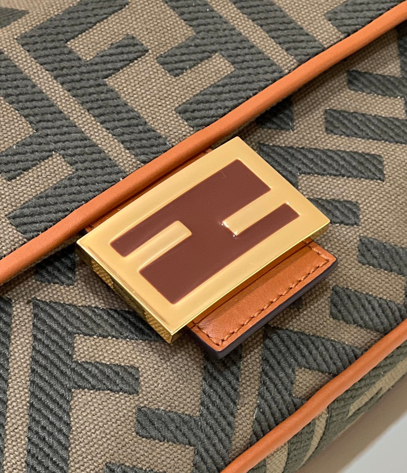 Fendi Top QualityTop Quality Baguette Khaki FF Crossbody Bag Ff 8Br600