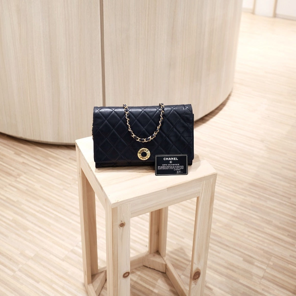 Chanel   flap bag (navy)