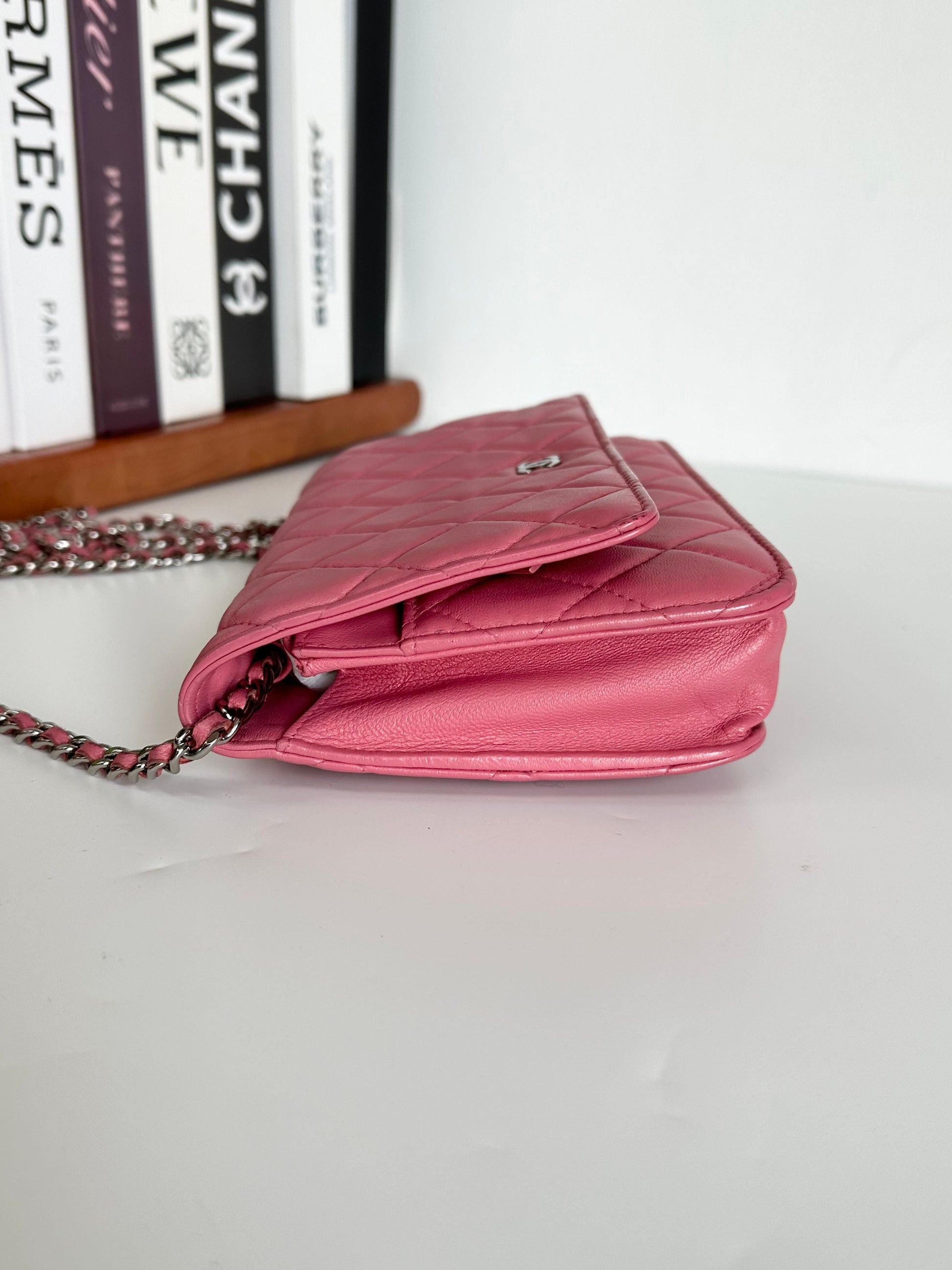 Wallet on chain timeless/classique leather crossbody bag Chanel pink in Leather #QIE