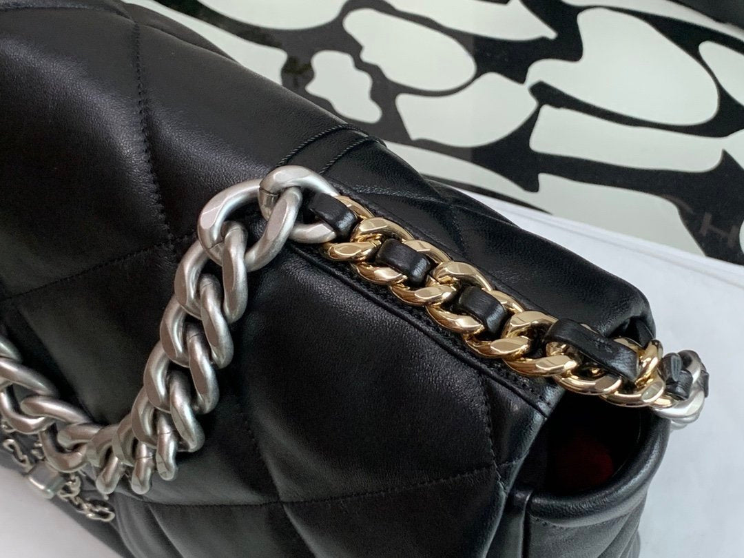 CHL 19 Maxi 14in 36cm Black Handbag