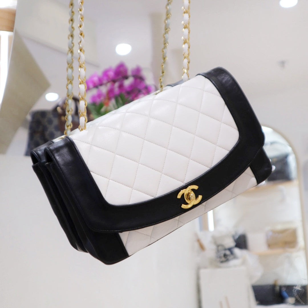 Chanel   Black/White Lambskin Dianan Class Flap 25cm