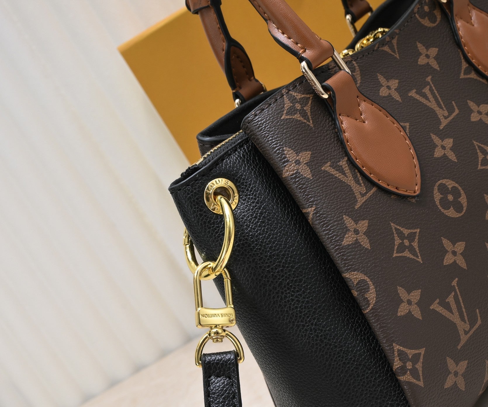 EN - Luxury LUV 848 Travel Bag