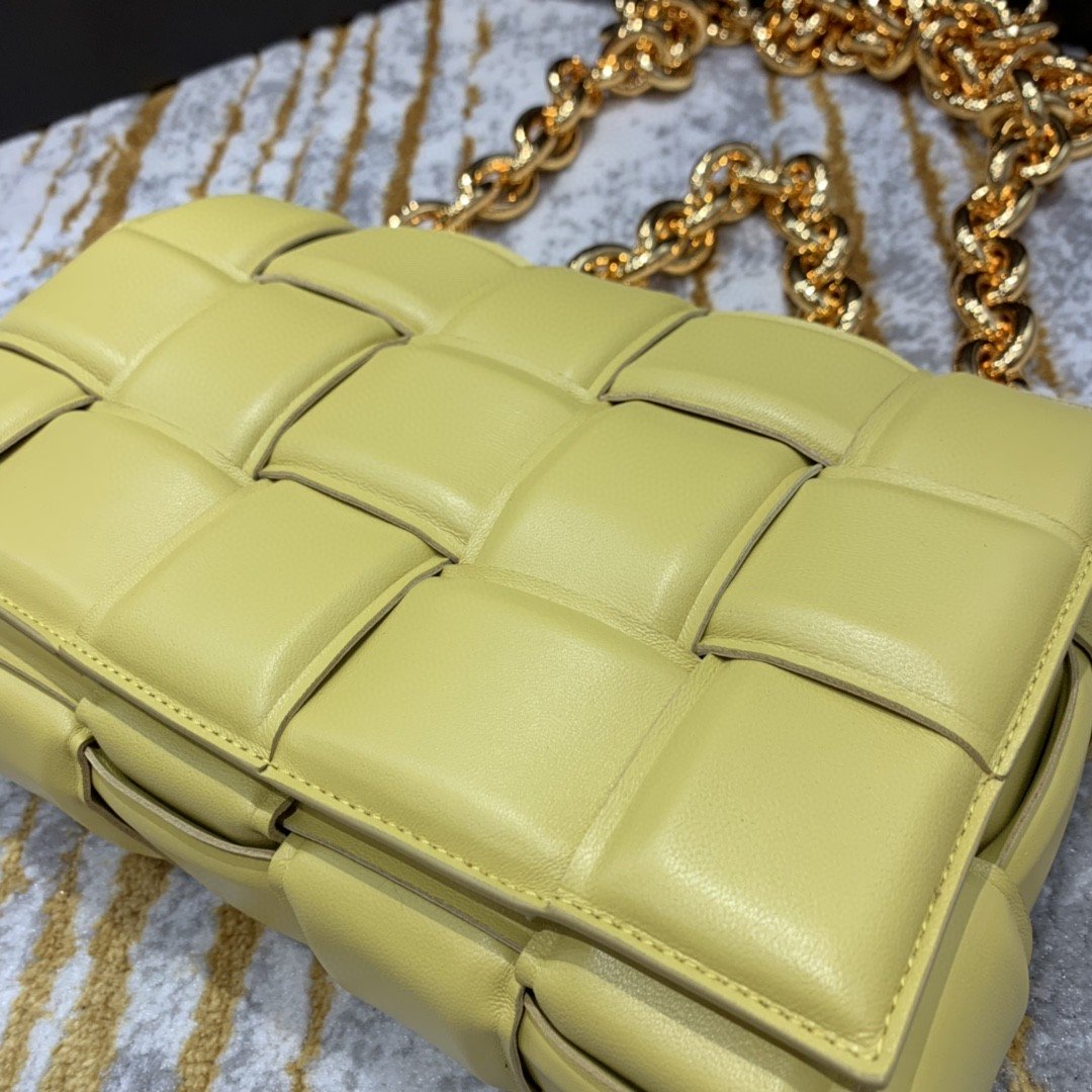 Top Quality Cassette Bag For Women In Chain Travel Bag