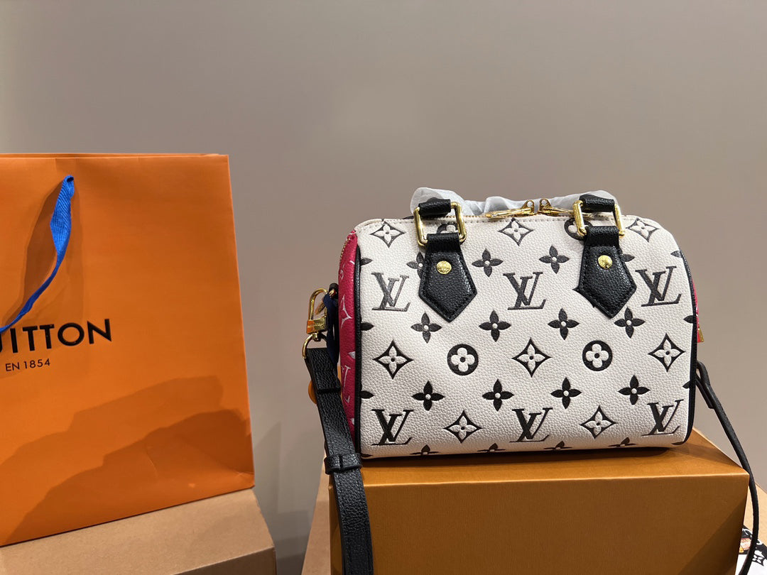 EN - Luxury LUV 733 Travel Bag