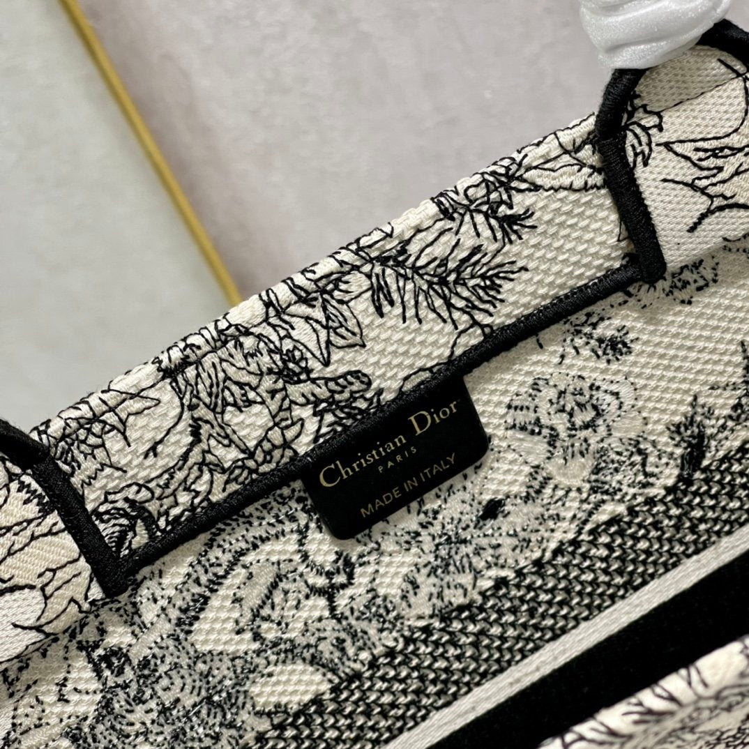 Metop Qualityum Book Toile De White Blue Book Tote Shoulder Bag