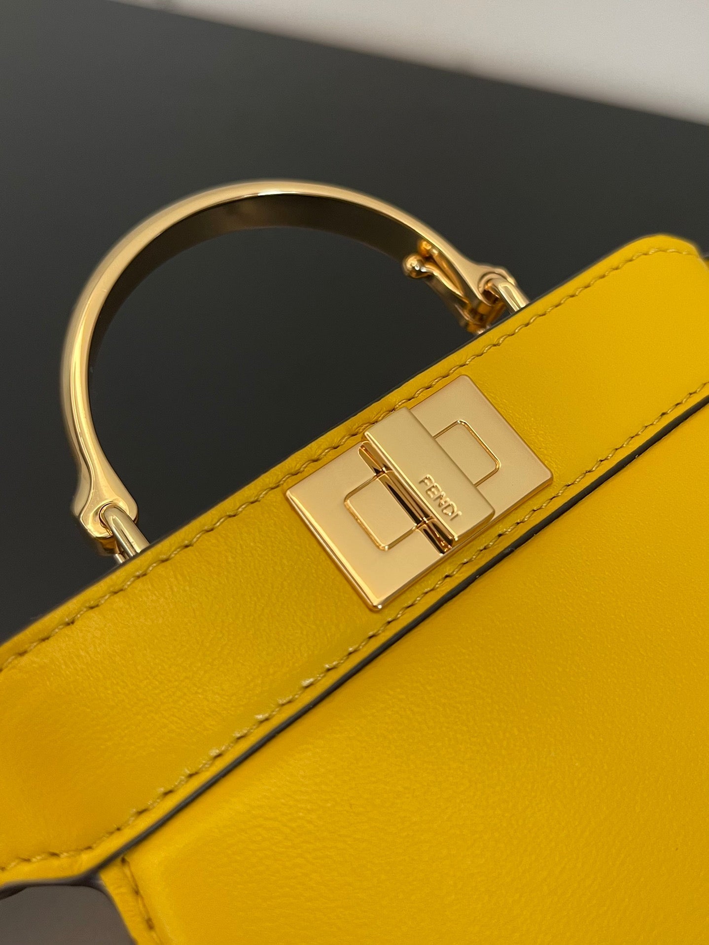 Top QualityTop Quality Peekaboo ISeeU Handbag