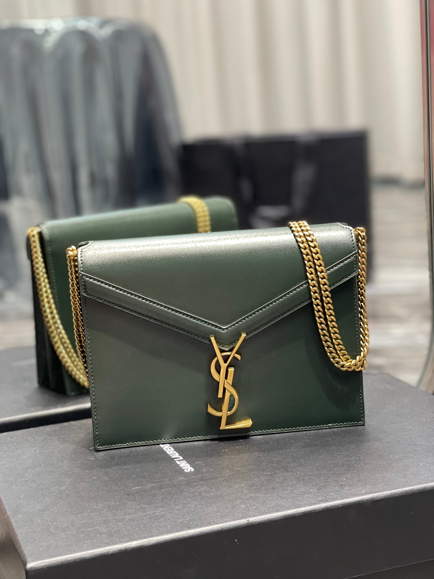YSL Saint Laurent Cassandra Handbag Chain Travel Bag Embossed 22Cm 2435