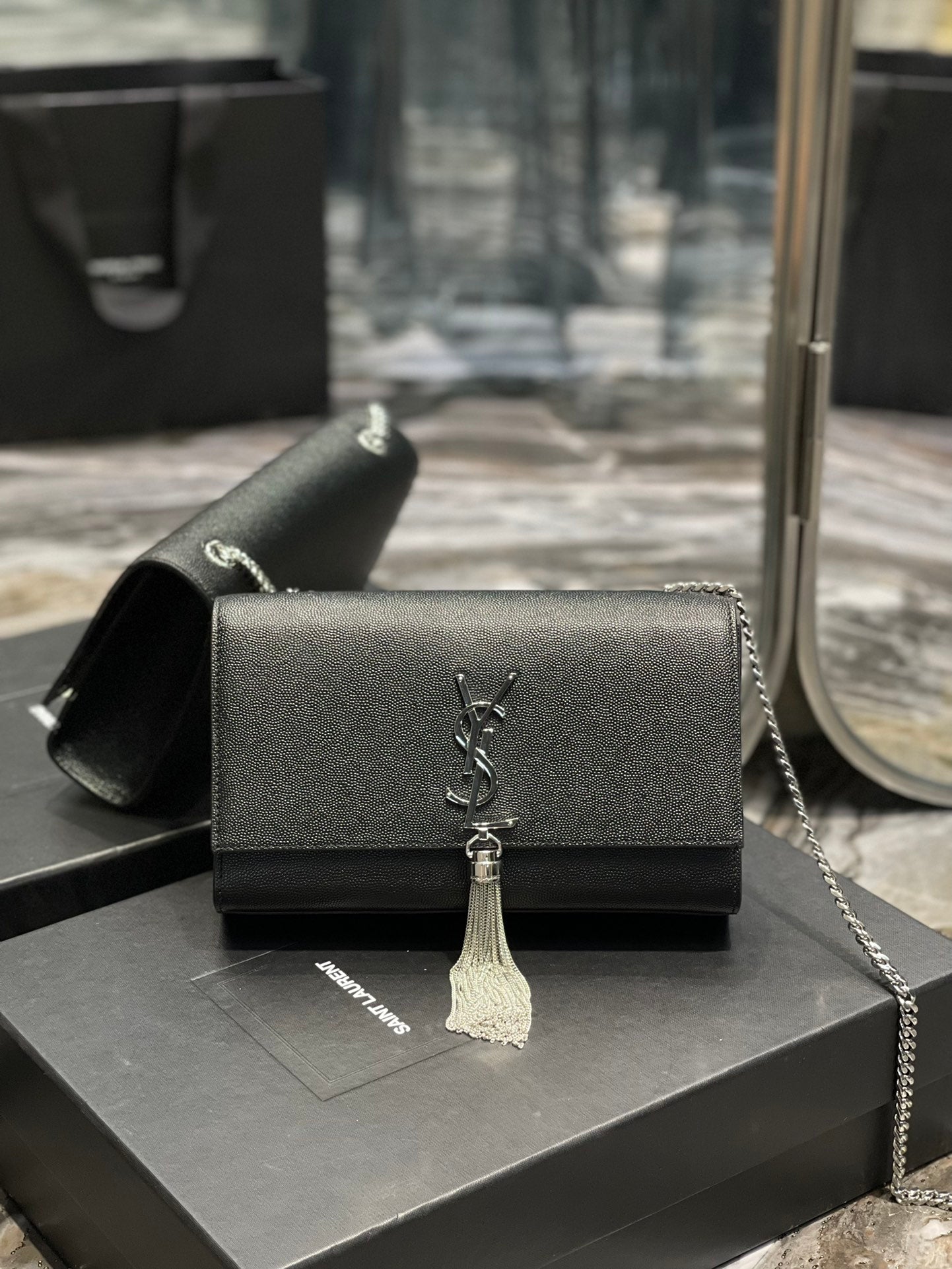 YSL Saint Laurent Kata Tassel 9in 24cm Black Medium Chain Handbag Ysl 354119Bow0N1000