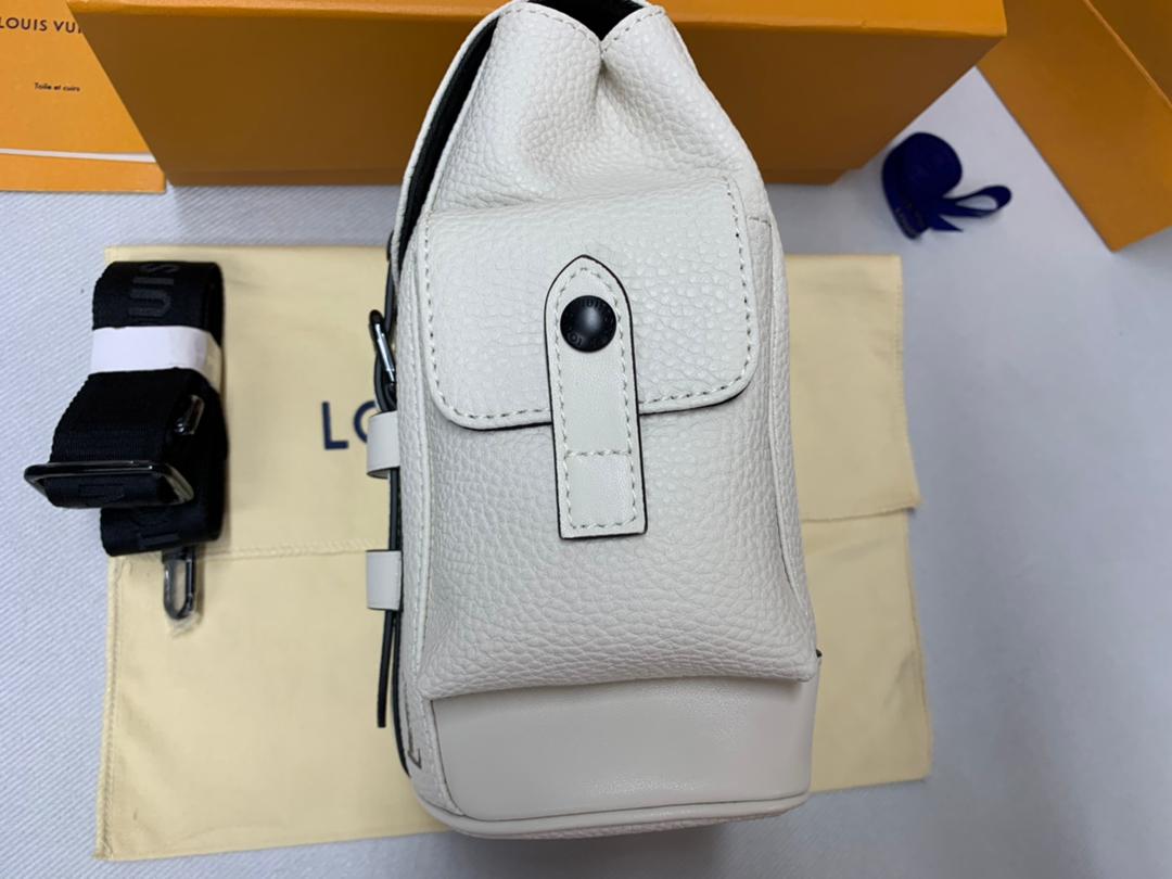 Top Quality Christopher Xs Taurillon For Men White Crossbody Bag