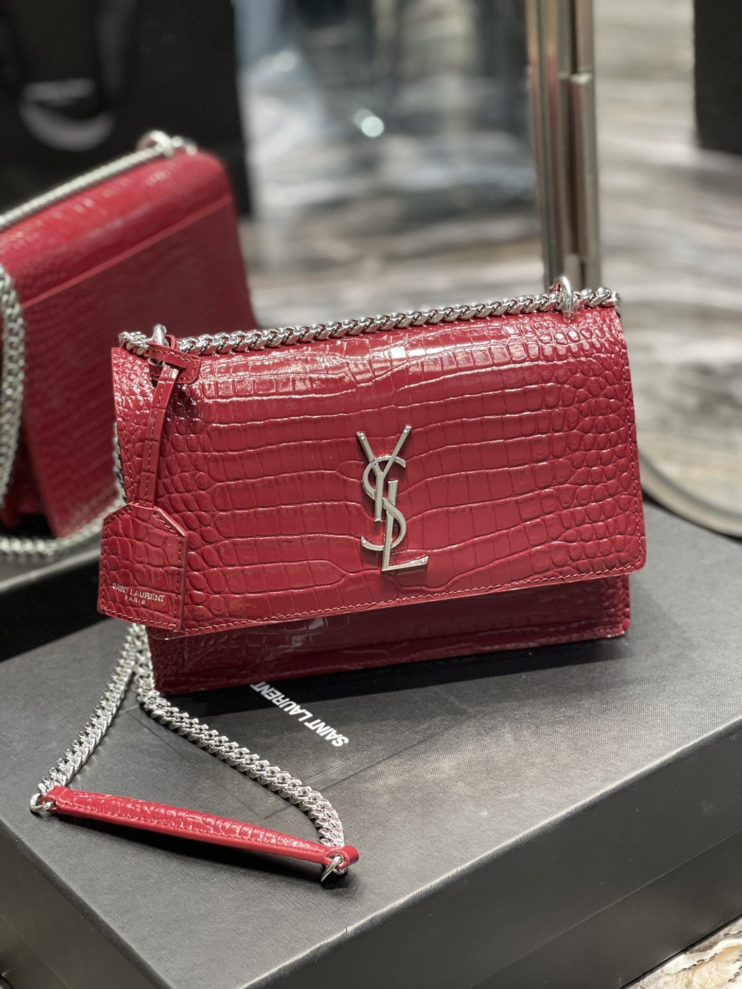 YSL Saint Laurent Sunset 8in 22cm Red Medium Chain Handbag