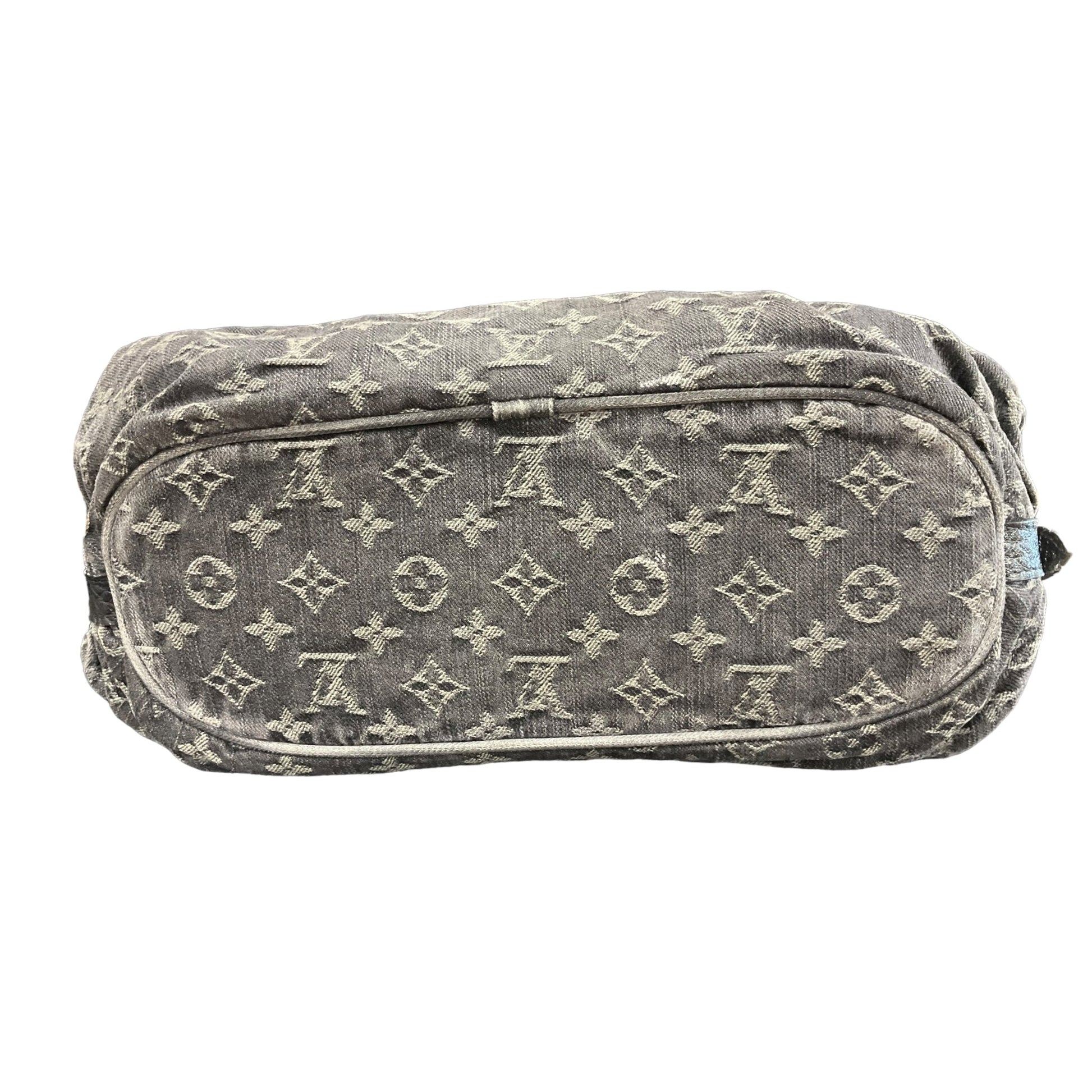 HandBag Luxury Designer By Louis Vuitton  Size: Large