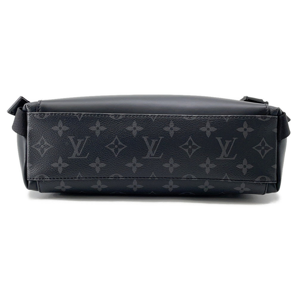 Louis Vuitton Messenger Voyage NoirM40511 Eclipse Monogram Crossbody Bag
