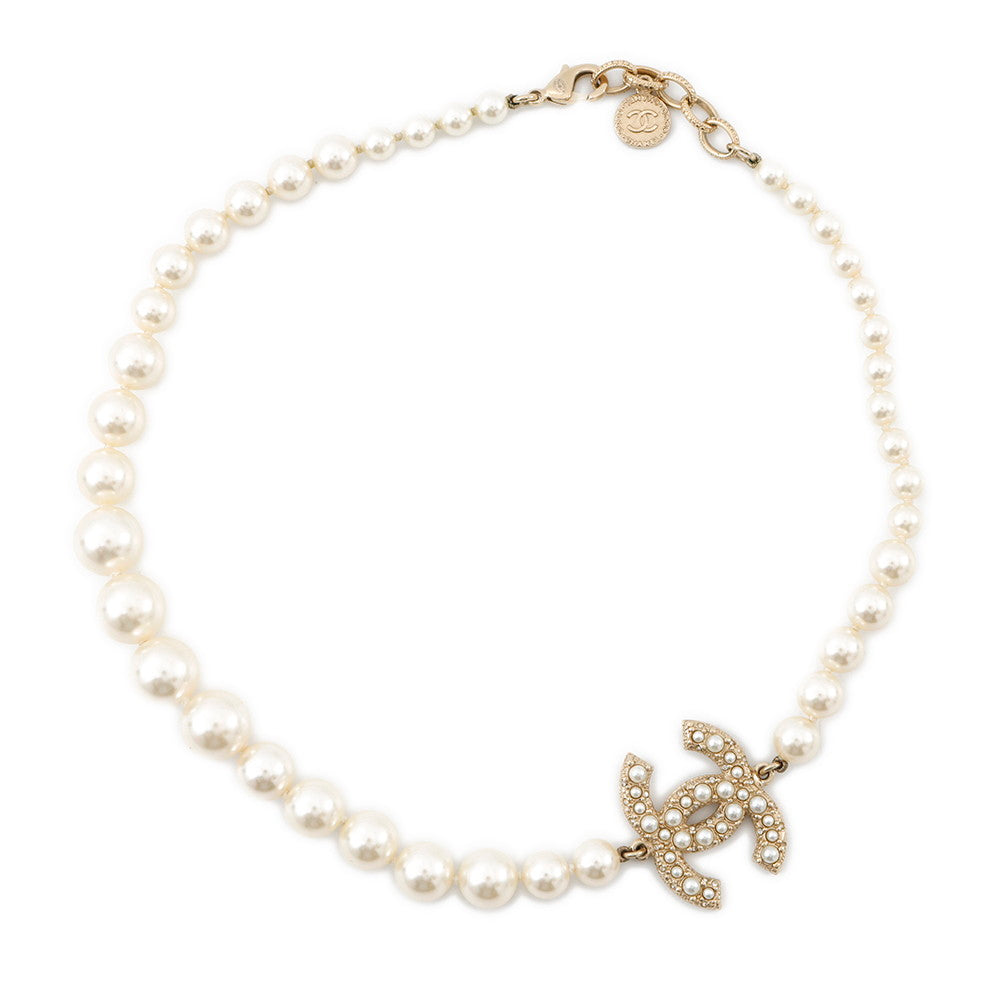 Chanel CC Logo Pearl ChokerA64757 Faux Pearl Handbag