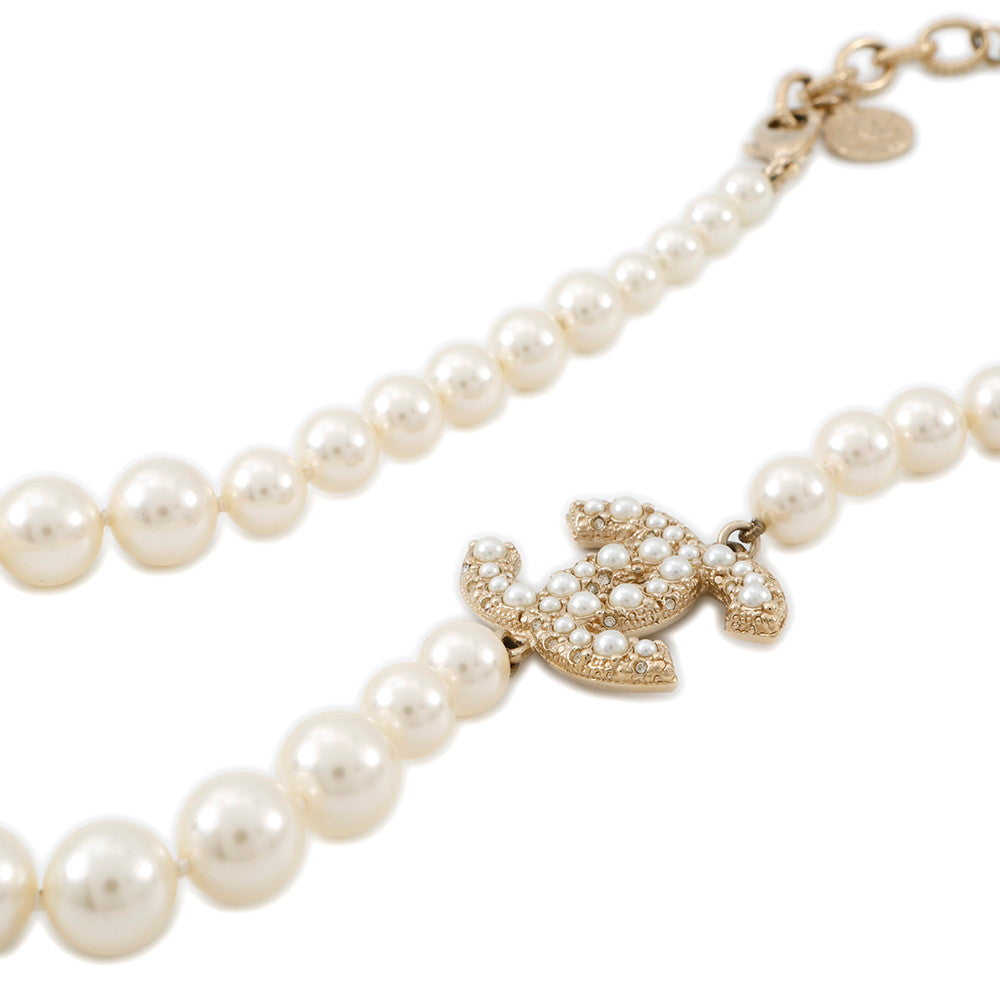 Chanel CC Logo Pearl ChokerA64757 Faux Pearl Handbag