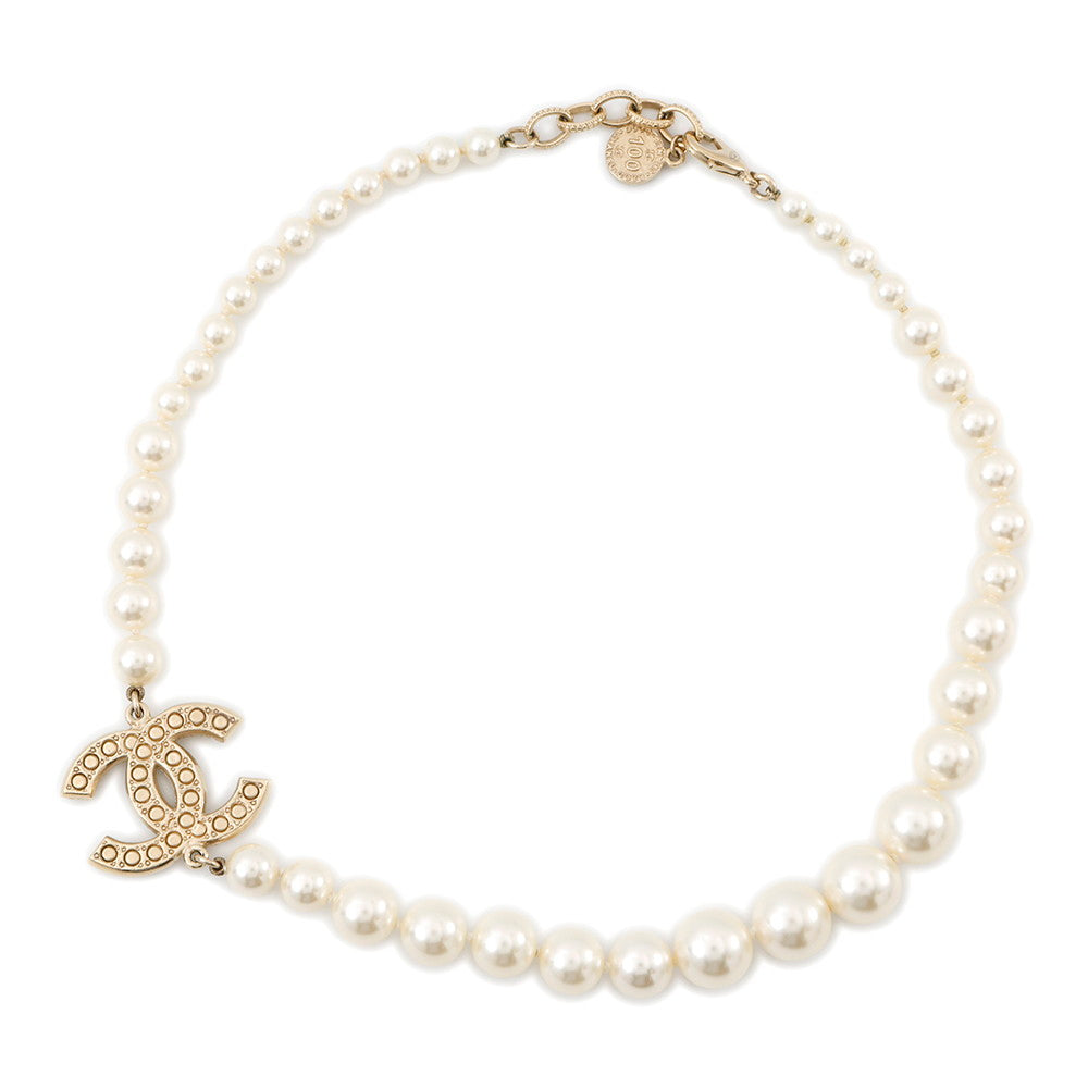 Chanel CC Logo Pearl ChokerA64757 Faux Pearl Handbag