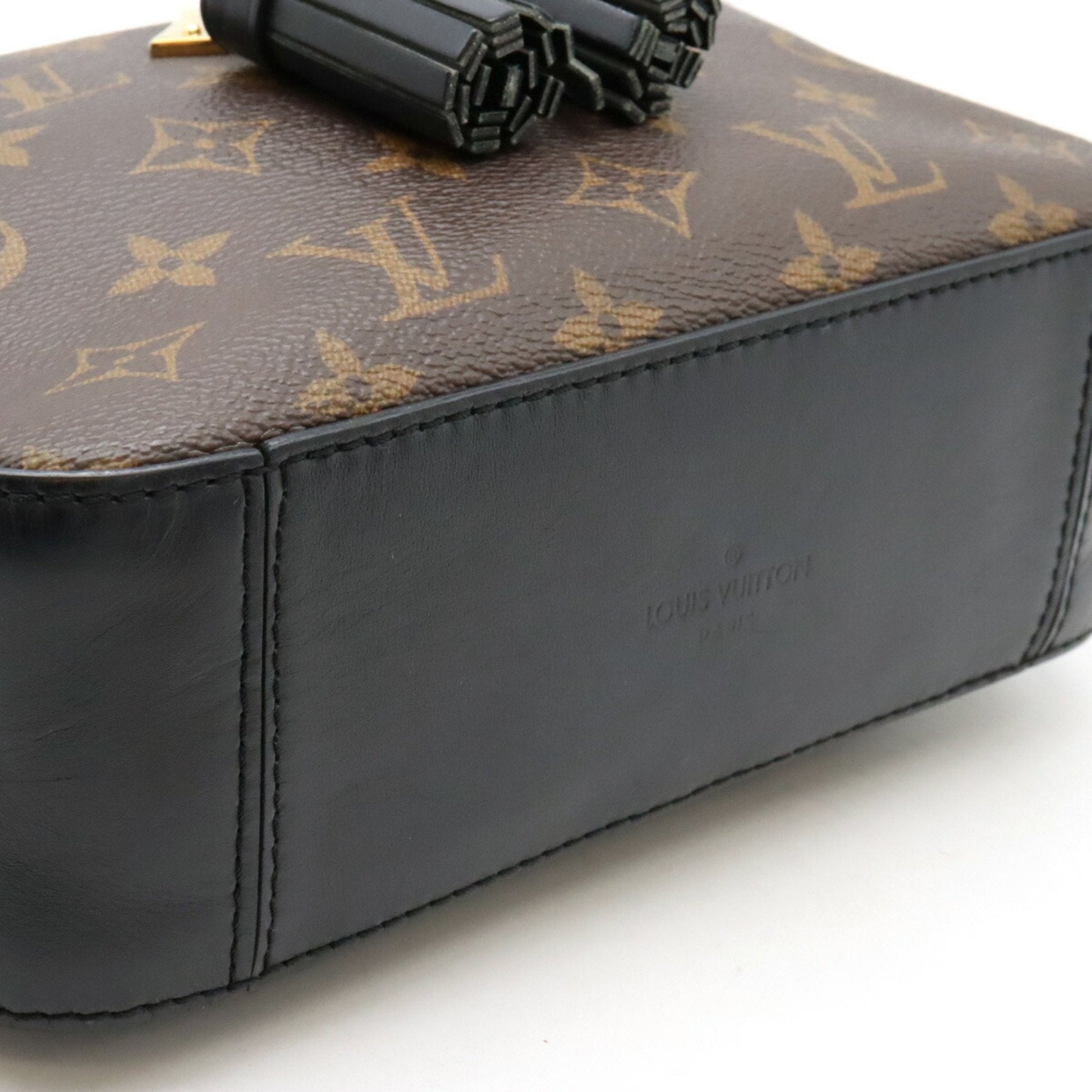 LOUIS VUITTON Saintonge Handbag