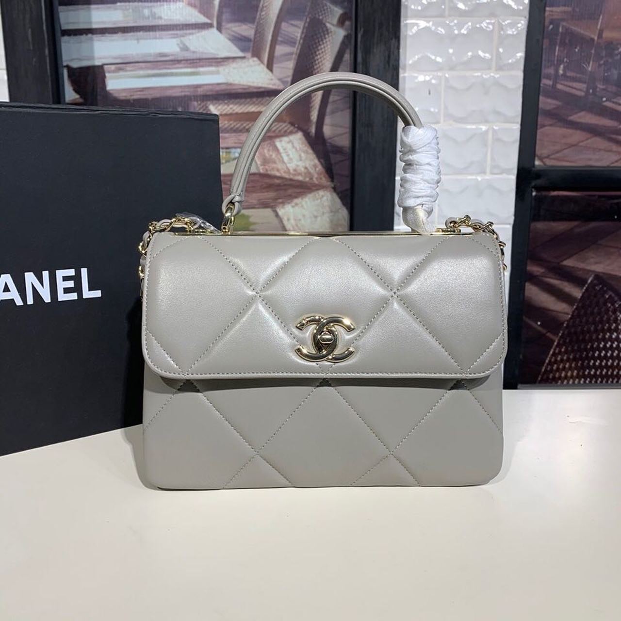 CHLTrendy CHLMaxi 9.8in 25cm Grey Top Handle Handbag