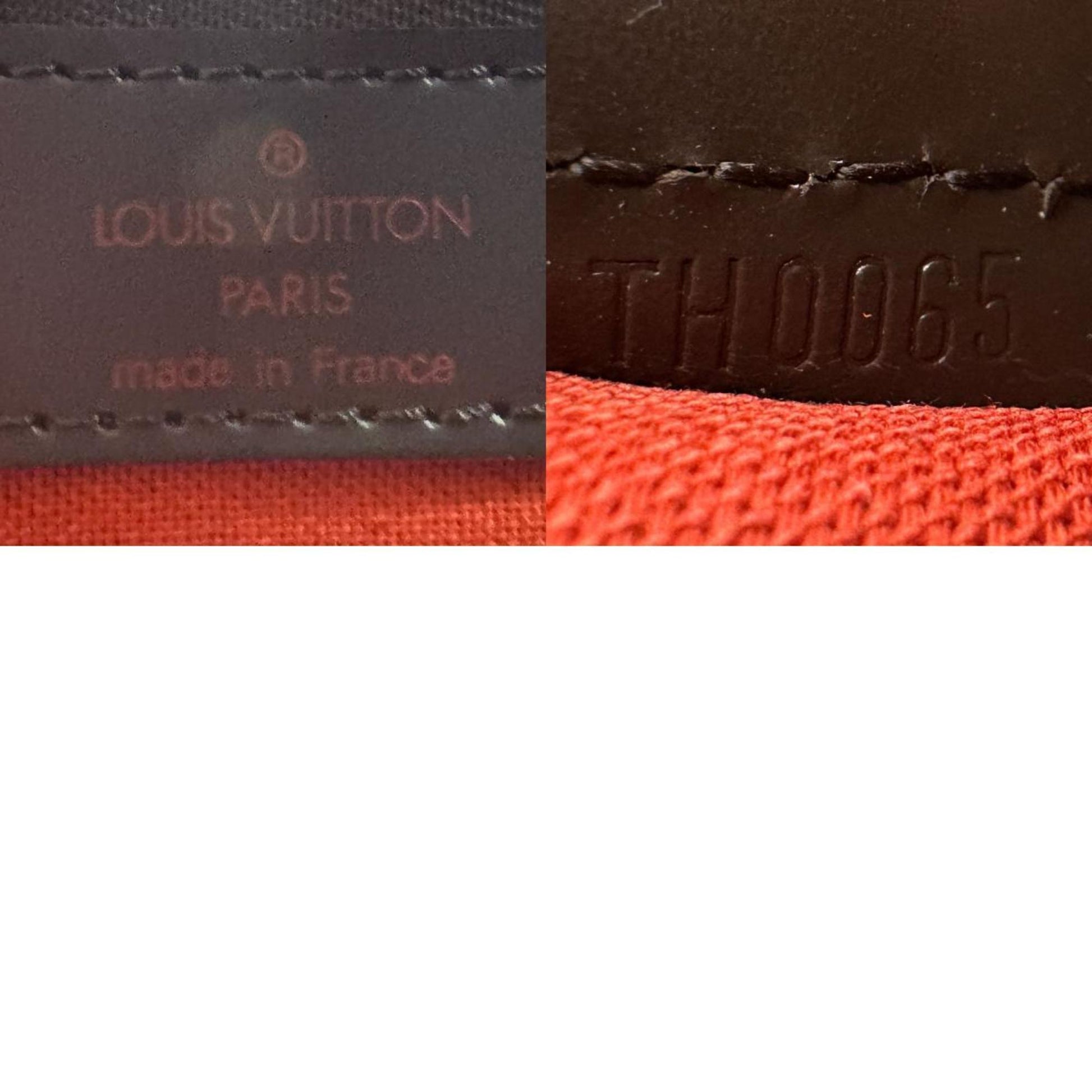 LOUIS VUITTON Chelsea Shoulder Bag