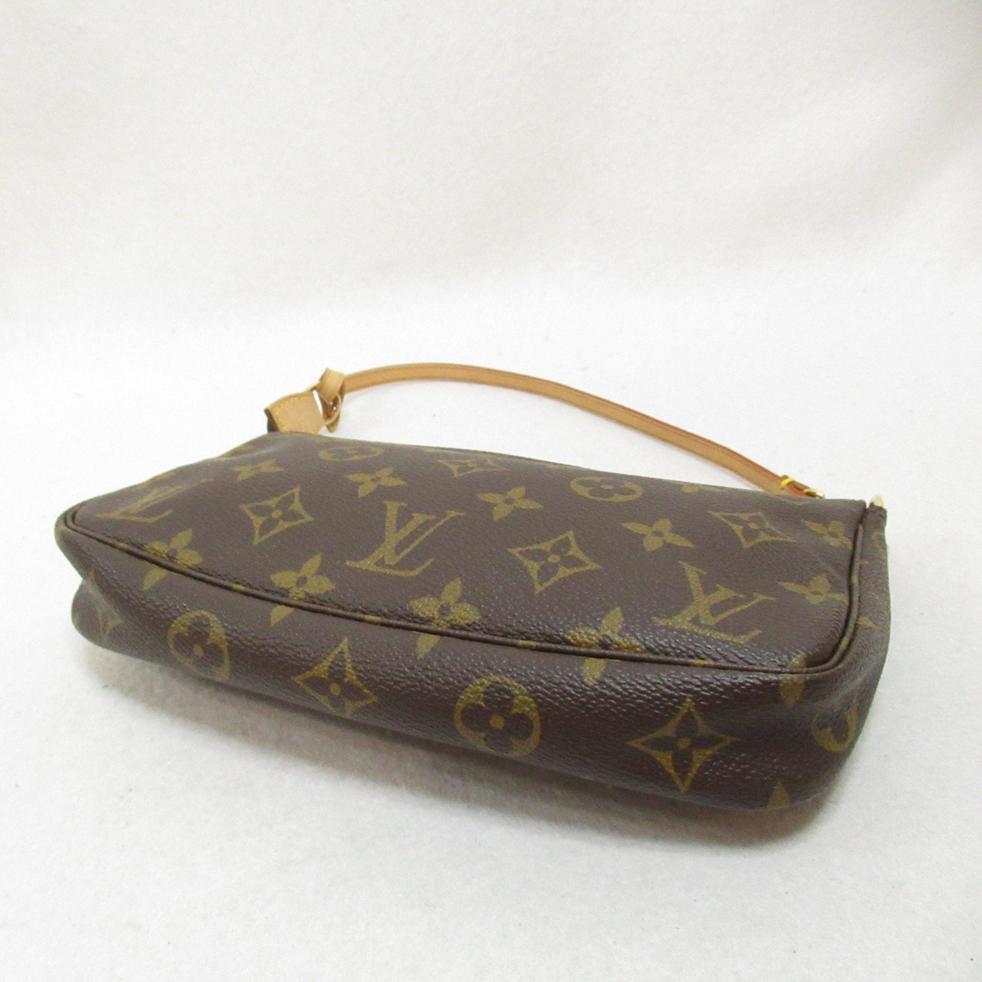LOUIS VUITTON Pochette Accessoire Clutch Bag