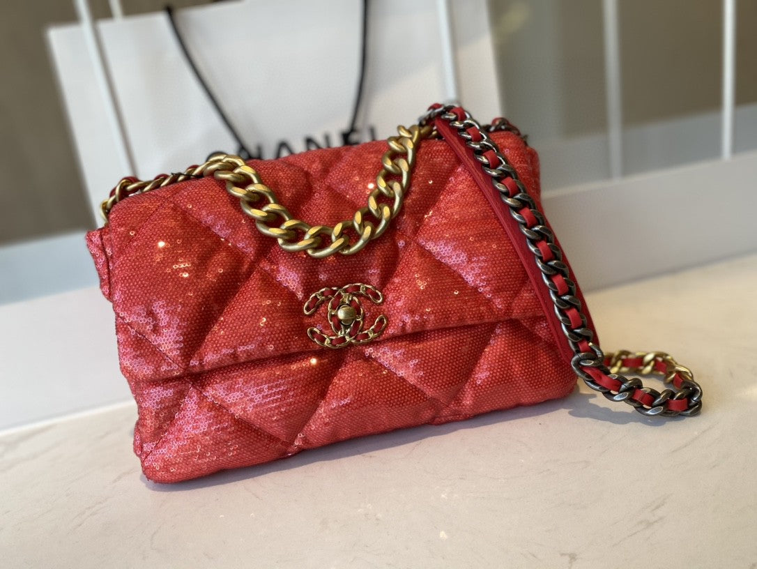 Chanel Top Qualityap Hardware Red Gold Flap Shoulder Bag