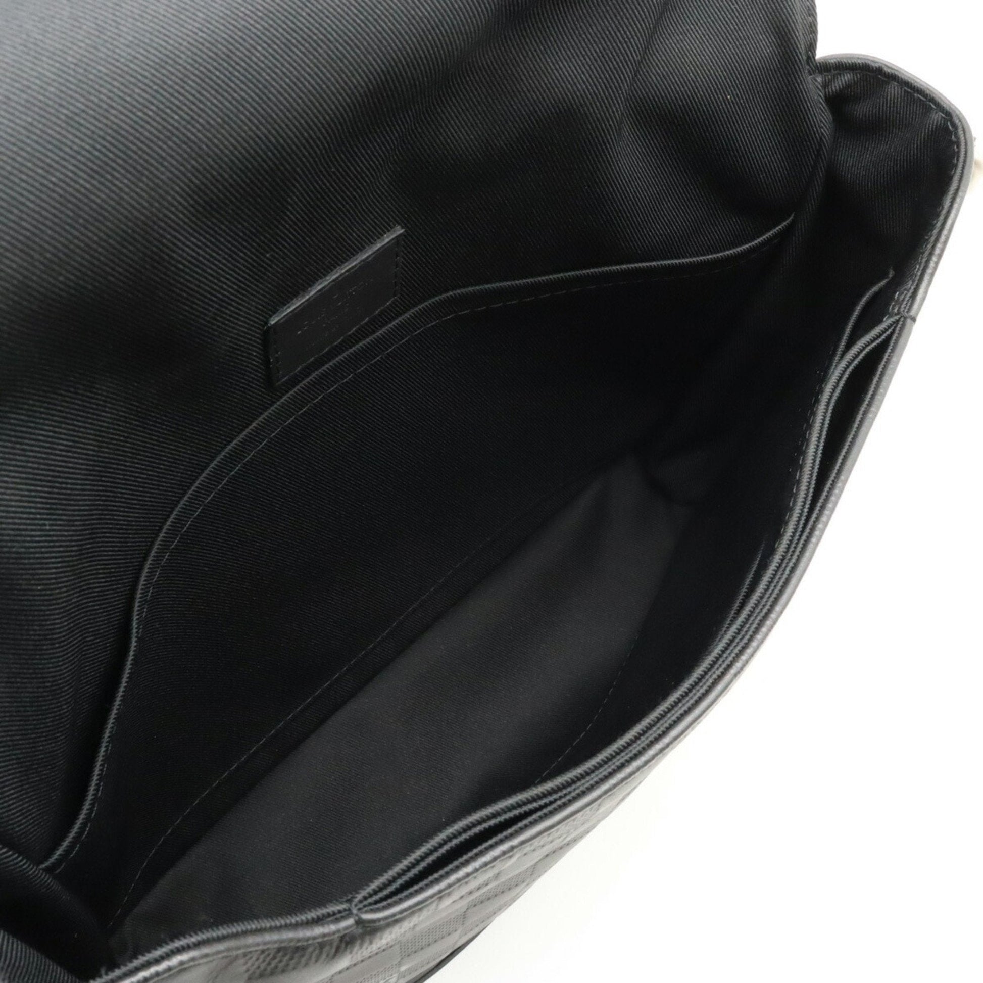 LOUIS VUITTON District Shoulder Bag