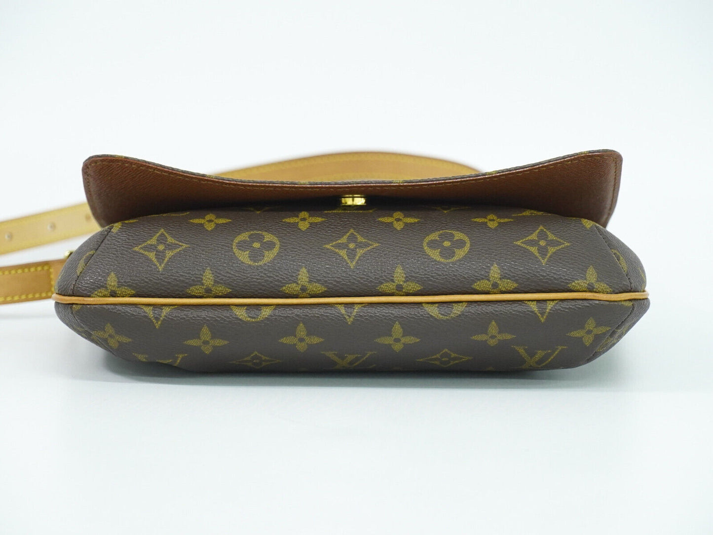 LOUIS VUITTON M tte Tango Shoulder Bag