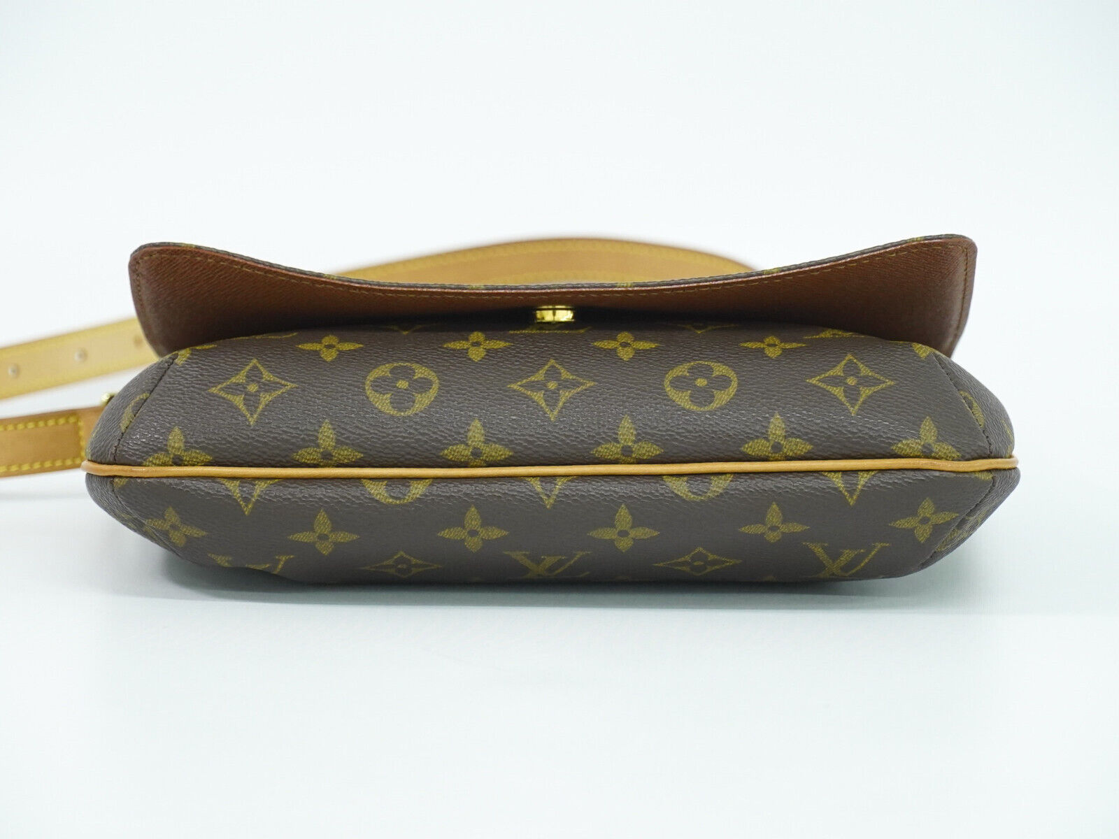 LOUIS VUITTON M tte Tango Shoulder Bag