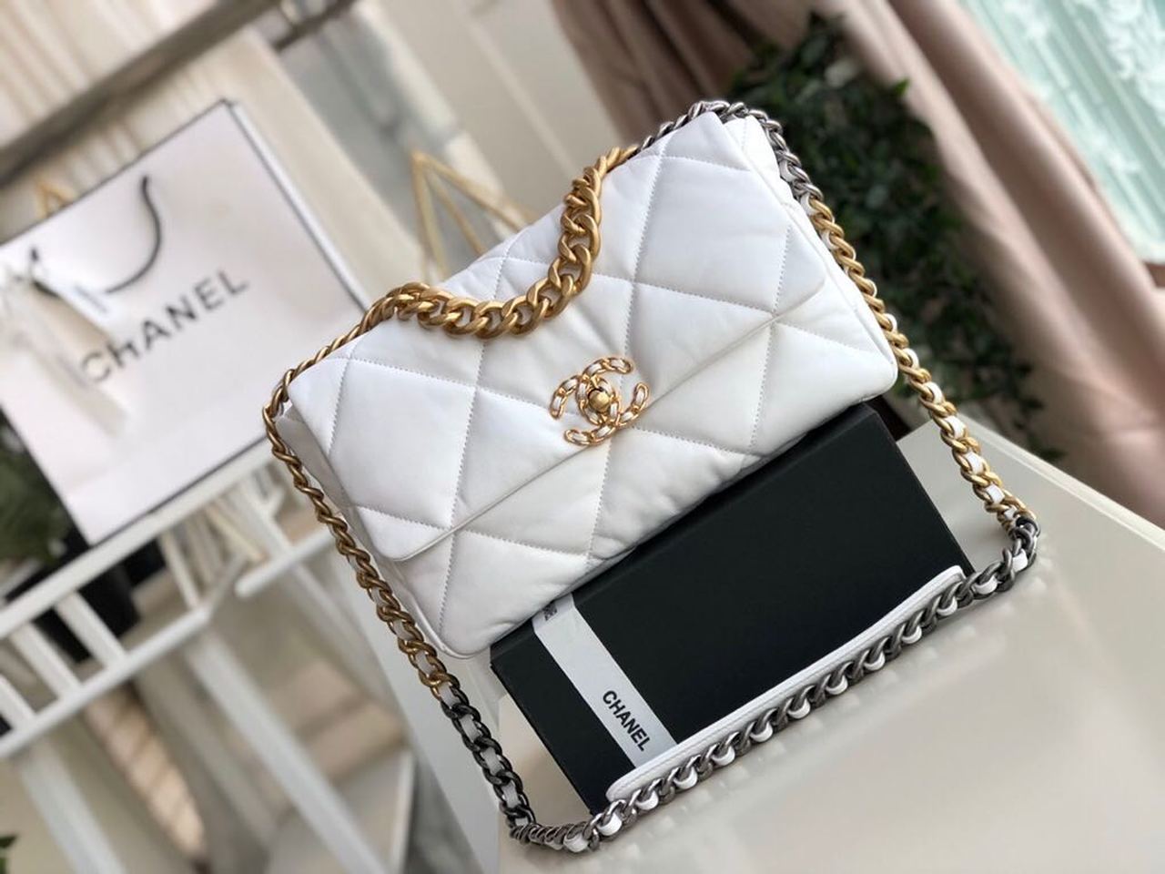Chanel Chl 19 White 118In30Cm Travel Bag