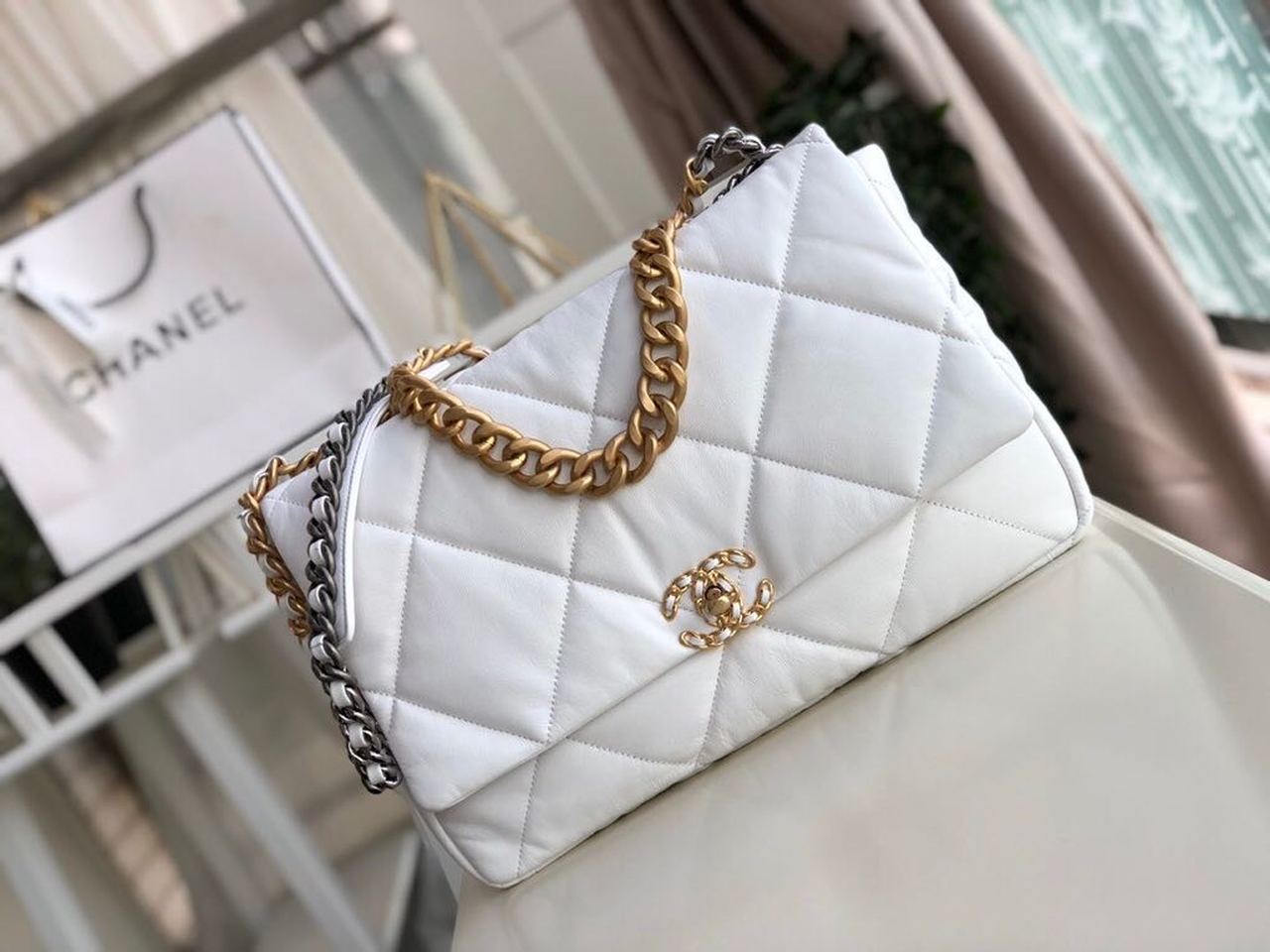 CHL 19 Maxi , ’s White Crossbody Bag