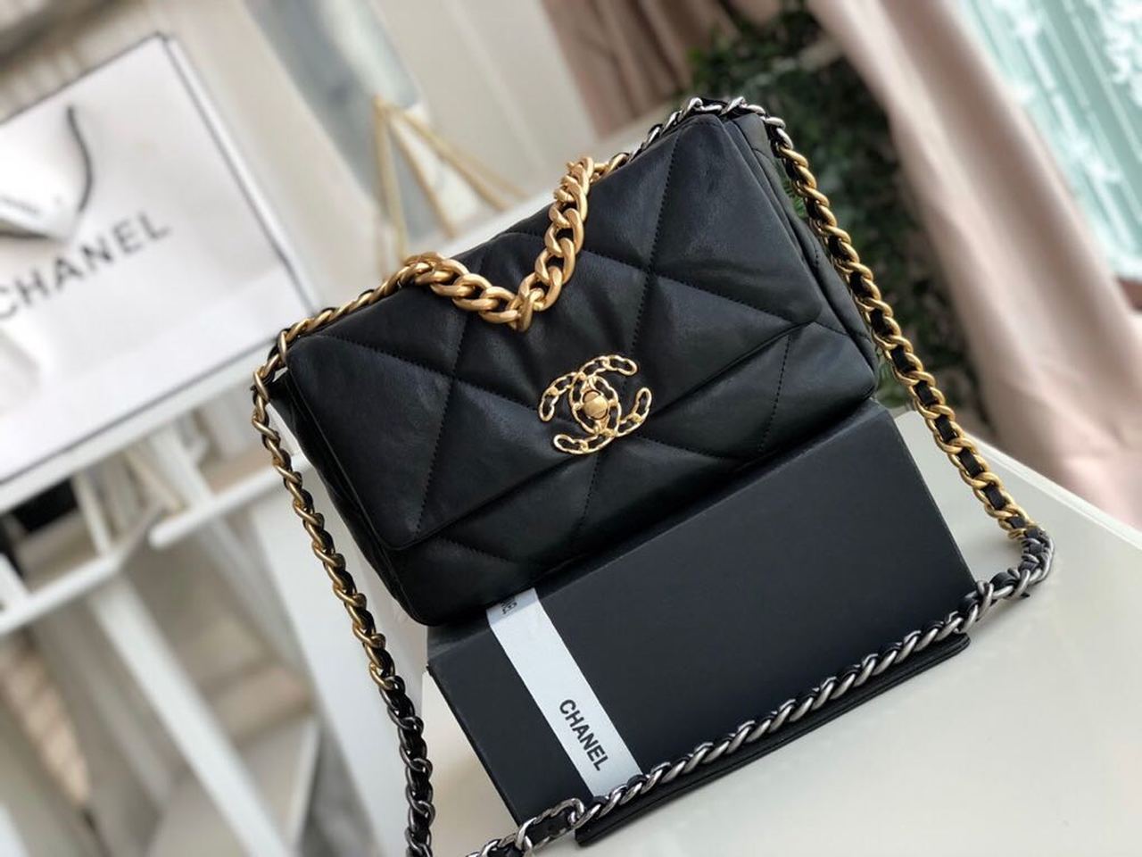 CHL 19 10.1in 26cm Black Handbag