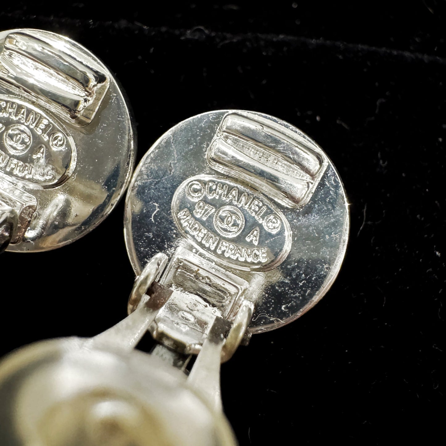 Chanel   Ear clip