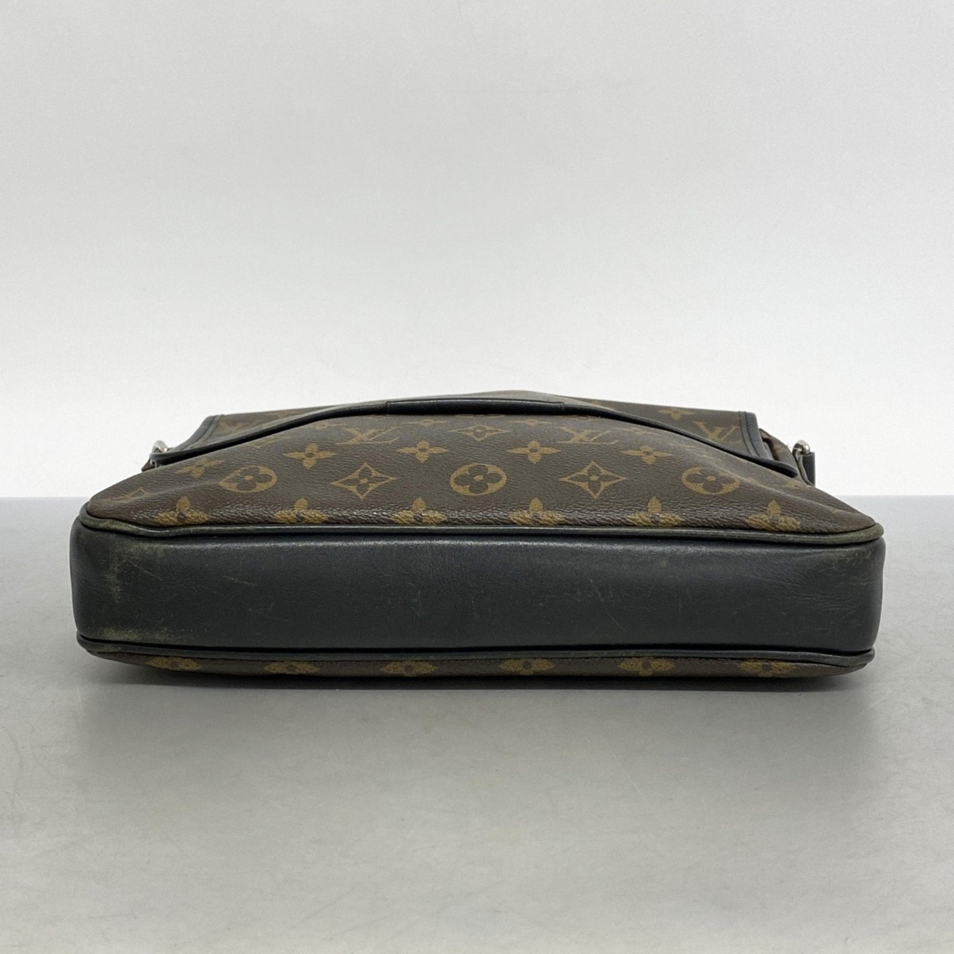 Louis Vuitton  Noir Shoulder Bag