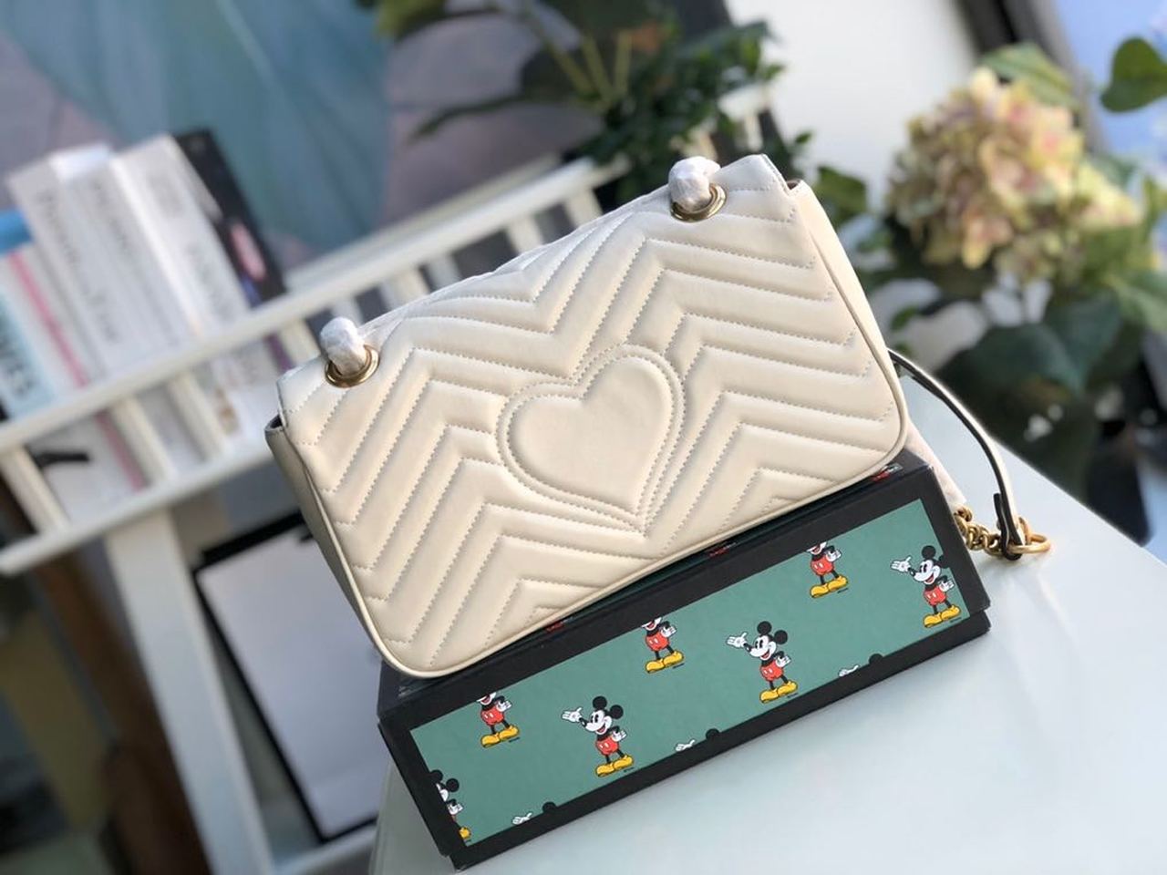 gg Marmont MatelassÃ© Chevron White Small Shoulder Bag