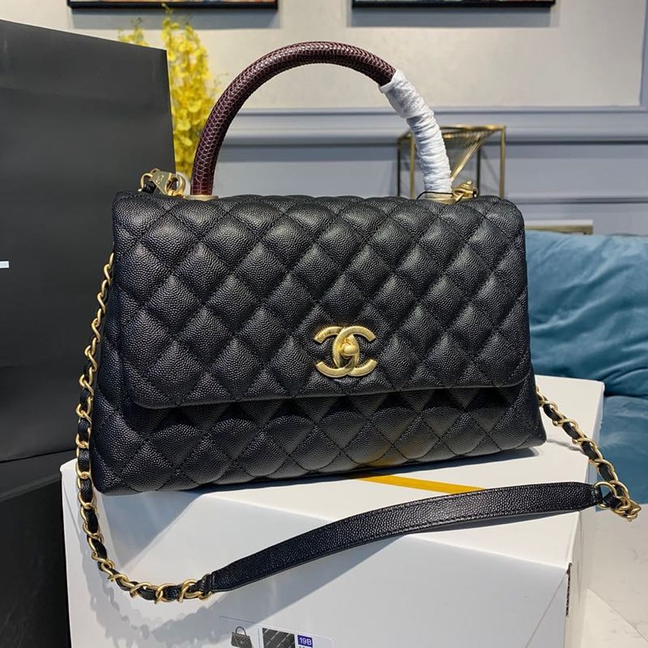 CHLLarge , s , 11in Black Flap Top Handle Crossbody Bag