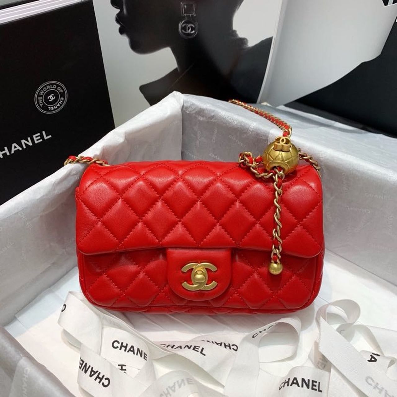 CHLFlap CHLBall On Strap , Red Crossbody Bag