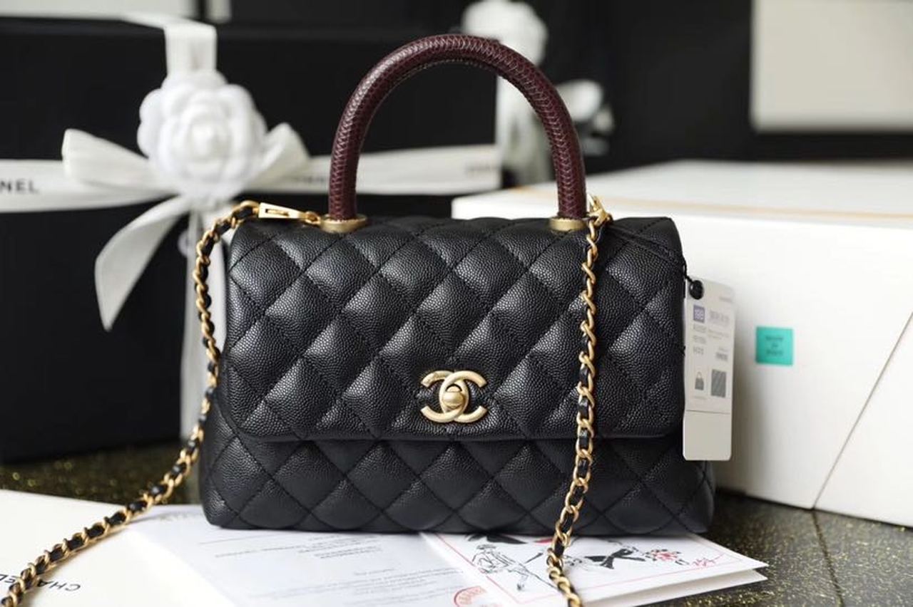 CHLMedium , s , 9in Black Flap Top Handle Crossbody Bag 9In23Cm A92990